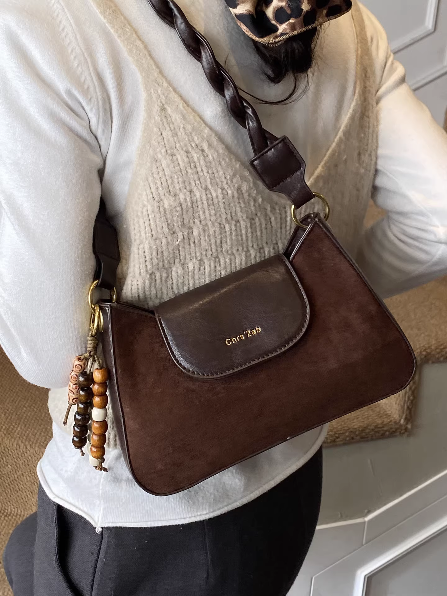 Túi xách nữ cao cấp, mẫu mới thu đông 2025, túi đeo chéo retro mờ, túi vuông nhỏ đeo vai/nách đang thịnh hành.