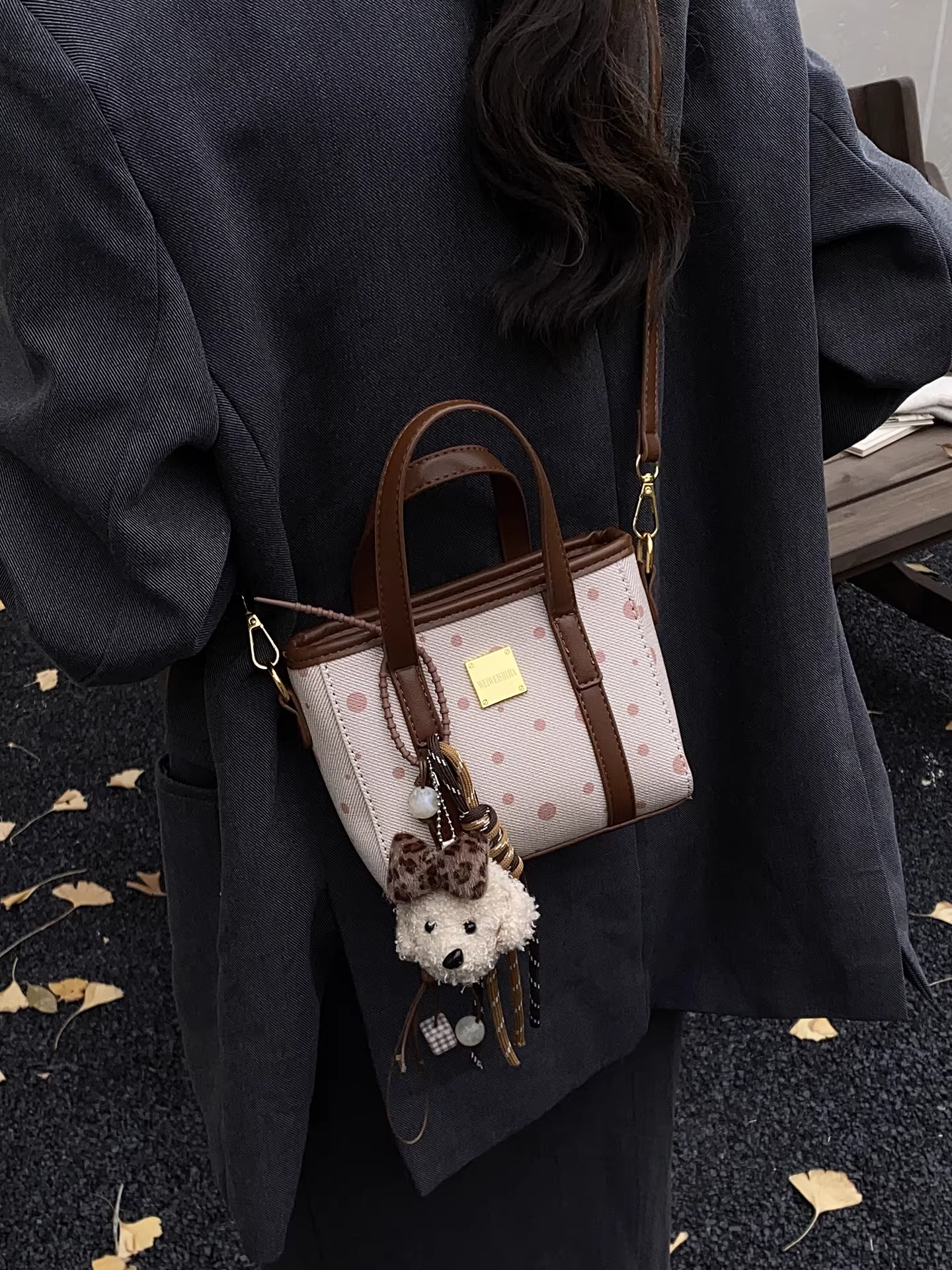 Những chiếc túi nhỏ phổ biến năm nay dành cho nữ rất đa năng trong mùa thu đông, năm 2025, những chiếc túi đeo chéo, túi xách và túi đeo vai thời trang mới và cực kỳ phổ biến.