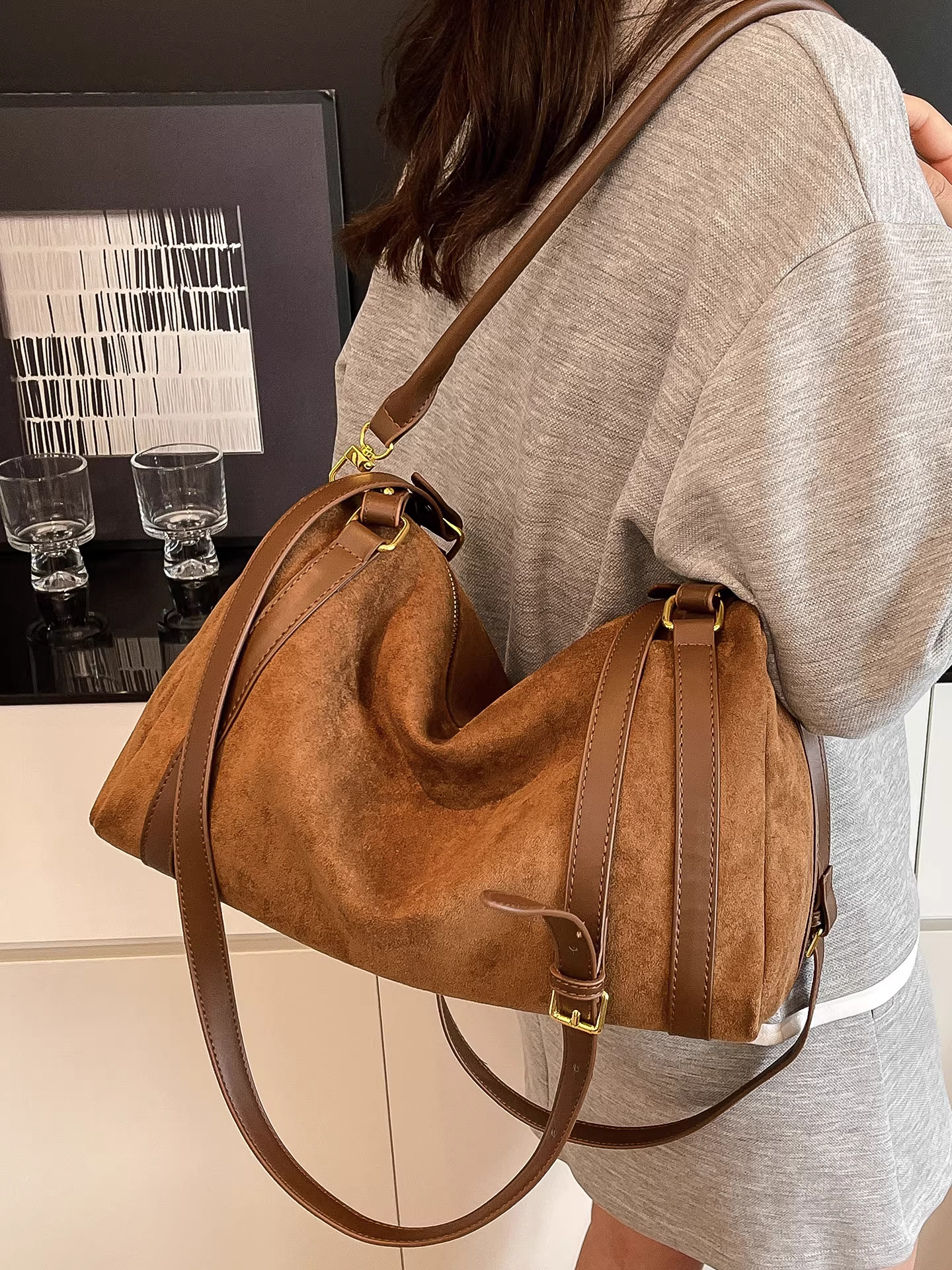 Túi xách nữ vintage mờ, dung tích lớn, mẫu thiết kế độc đáo thu đông 2025, túi đeo chéo, túi đeo vai đơn giản, kiểu dáng túi gối.