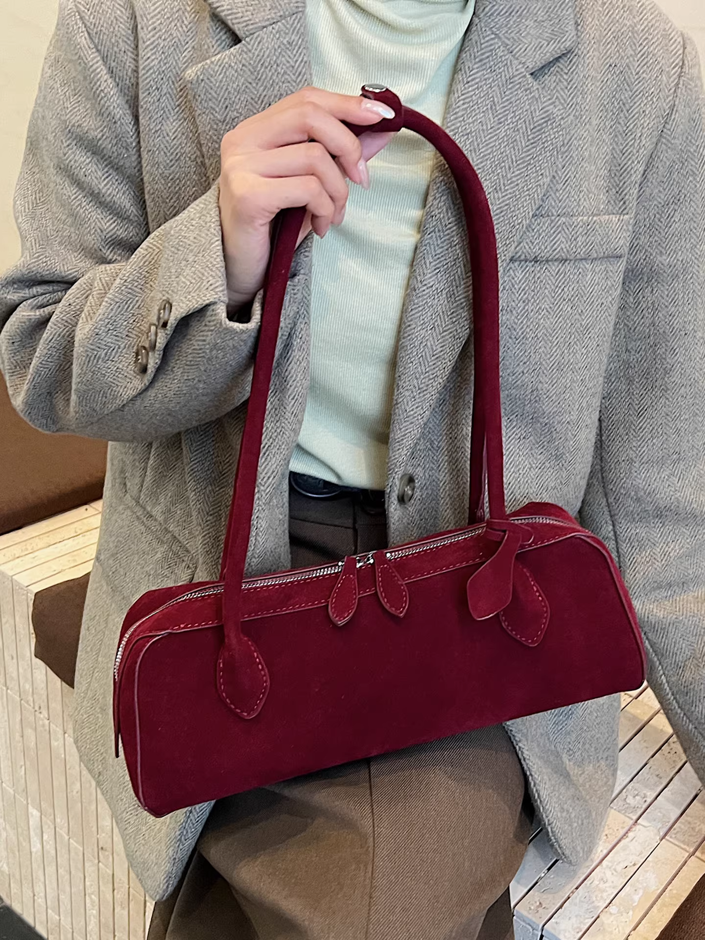 Túi da lộn nữ, dung tích lớn, mẫu mới thu đông 2025, kiểu retro mờ, đeo vai/nách, túi gối đi làm