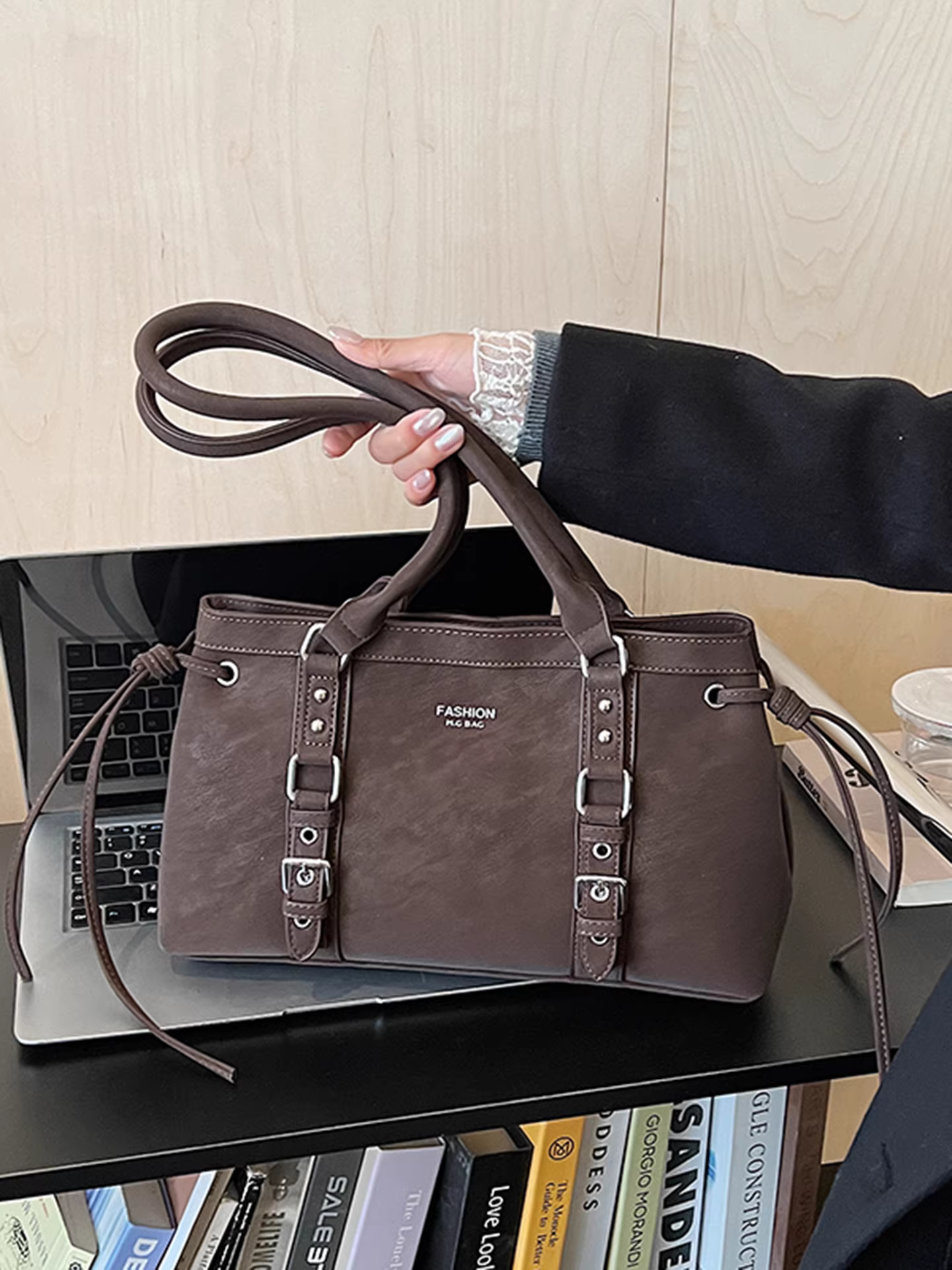 Túi xách nữ cao cấp, thời trang, dung tích lớn, mẫu mới thu đông 2025, kiểu retro, đeo vai/nách, đi làm, đi chơi