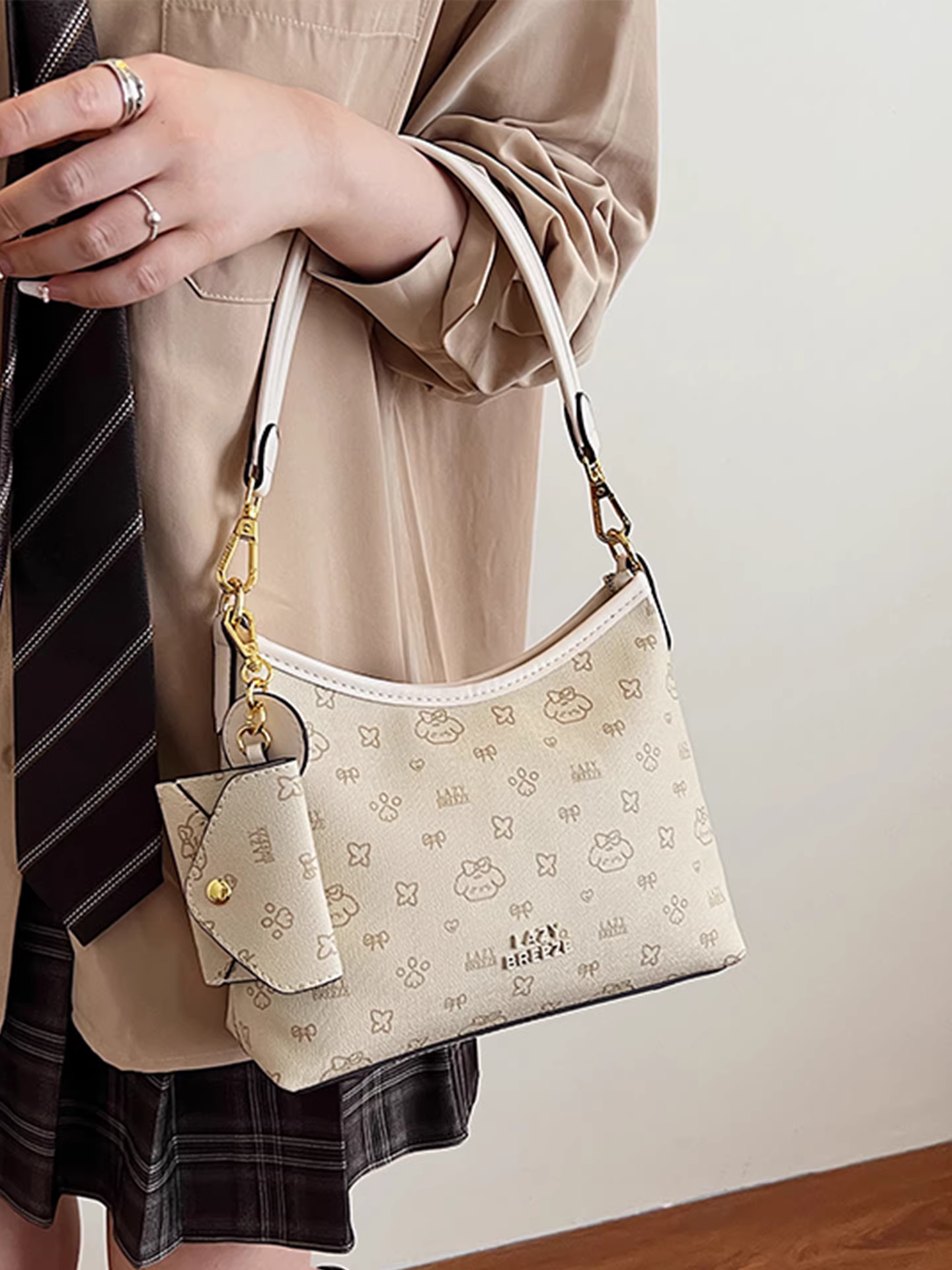 Túi xách nữ dung tích lớn, mẫu mới mùa hè 2025, túi đeo chéo đa năng, phong cách Hàn Quốc đang thịnh hành năm nay.