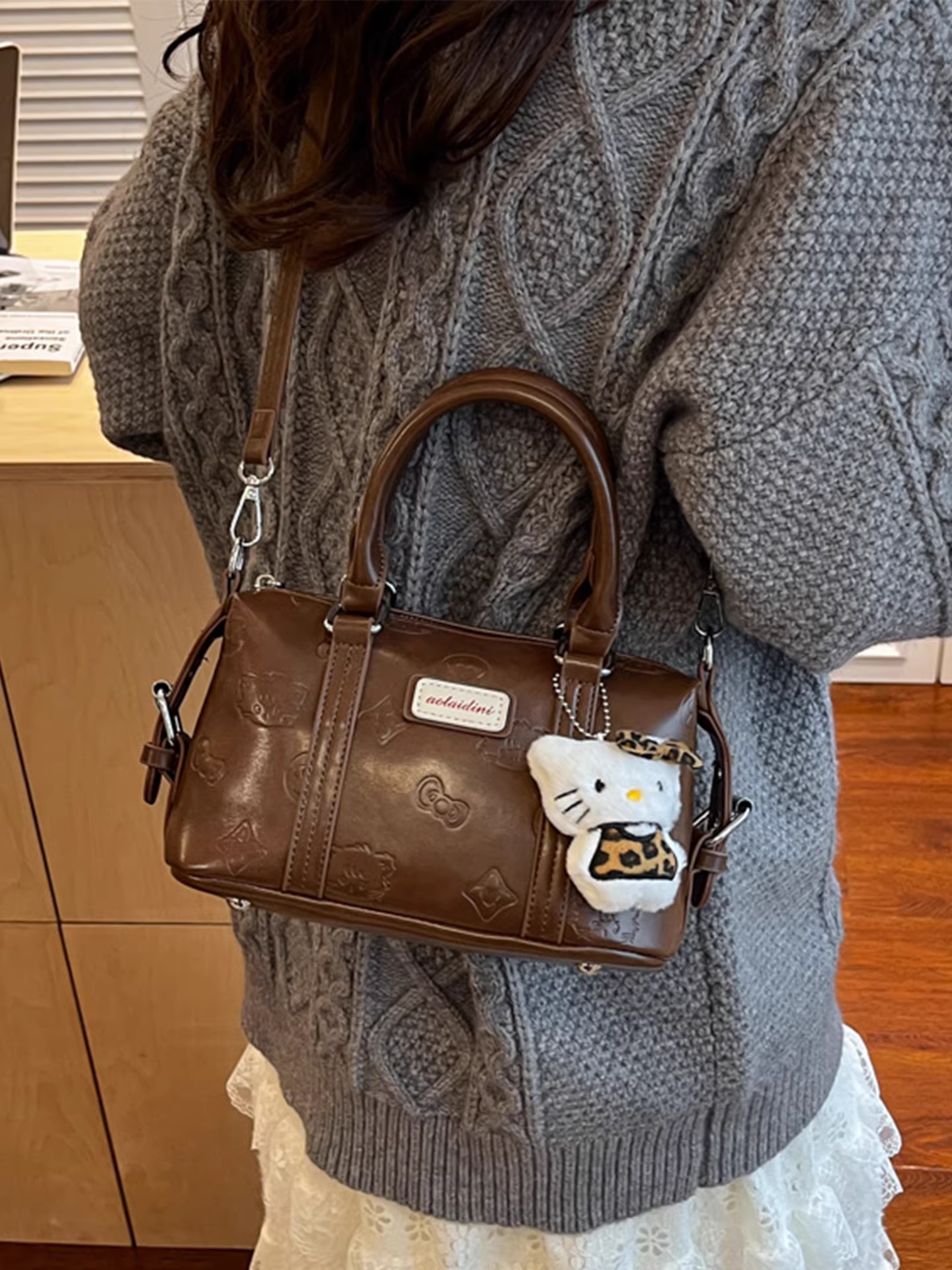 Túi nhỏ retro dành cho nữ, đa năng mùa thu đông, mẫu túi đeo chéo thời trang mới 2025, túi gối cầm tay hot trend trên Instagram