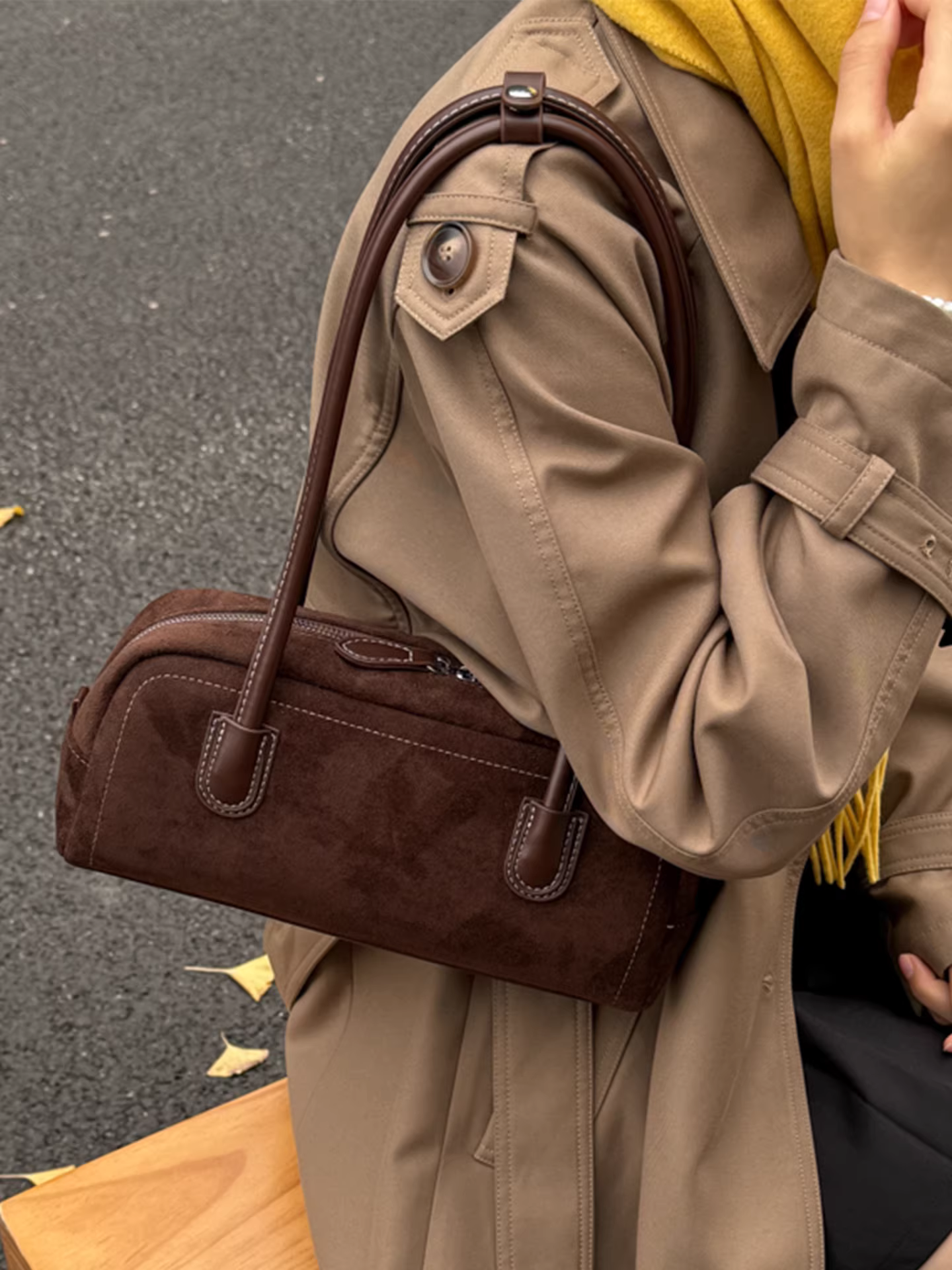 Túi xách nữ cỡ lớn, thiết kế độc đáo mùa thu đông 2025, túi đeo vai/nách, chất liệu mờ, kiểu dáng cổ điển, thích hợp đi làm.