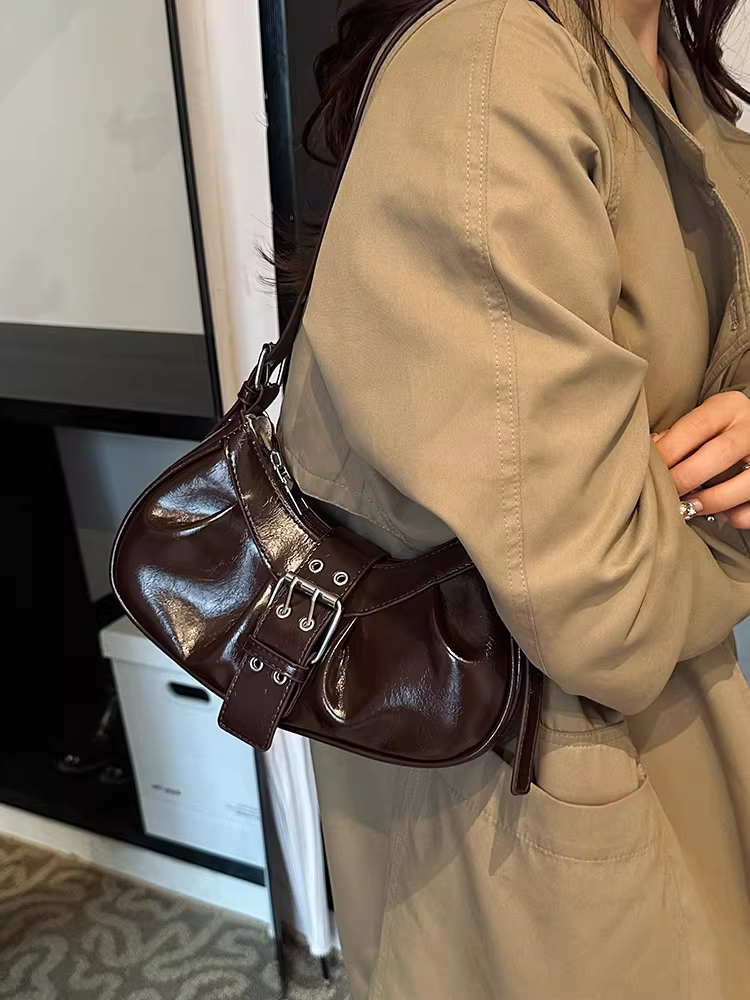 Túi xách nữ cao cấp, dung tích lớn, mẫu mới thu đông 2025, phong cách cổ điển, đeo vai và cầm tay, thích hợp đi làm và đi làm, kiểu xếp ly.