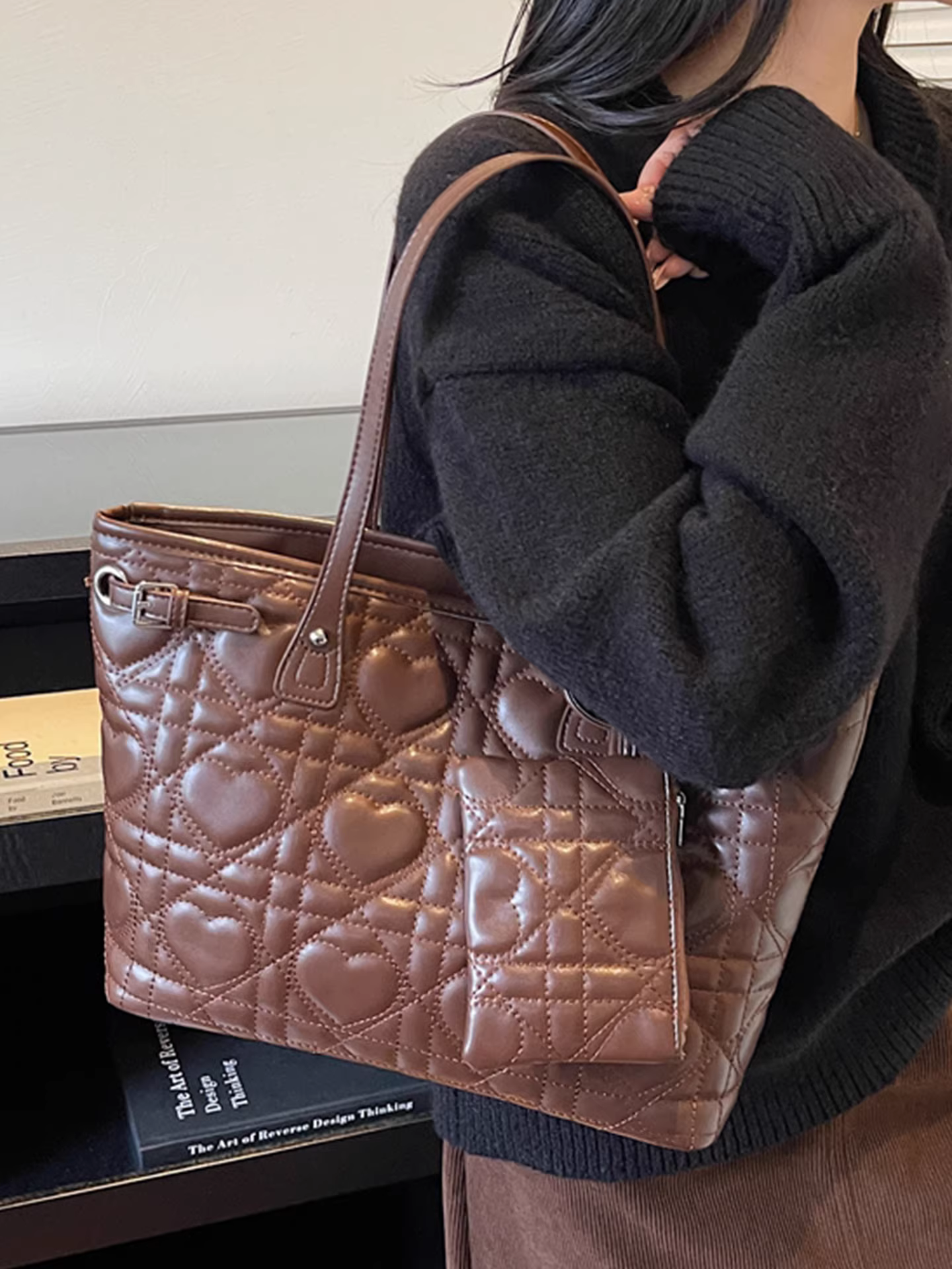 Túi xách nữ dung tích lớn, đa năng trong mùa thu đông, kiểu dáng mới 2025, chất liệu cao cấp, túi đeo vai, túi tote đi làm và đi làm hàng ngày