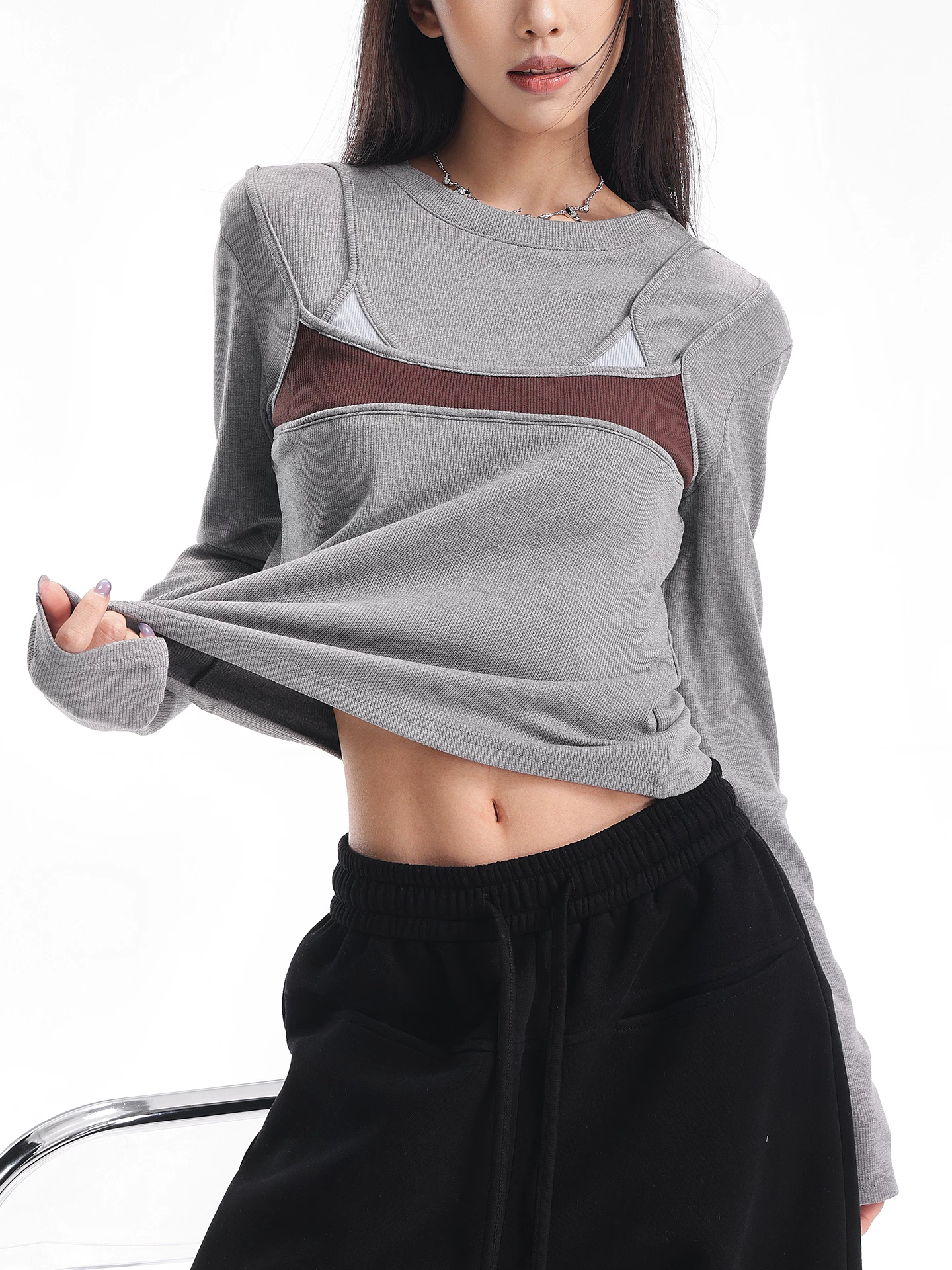 KEN STUDIO Áo thun dài tay dệt kim màu xám thu đông mới dành cho nữ với thiết kế nối hai mảnh giả và áo ôm dáng