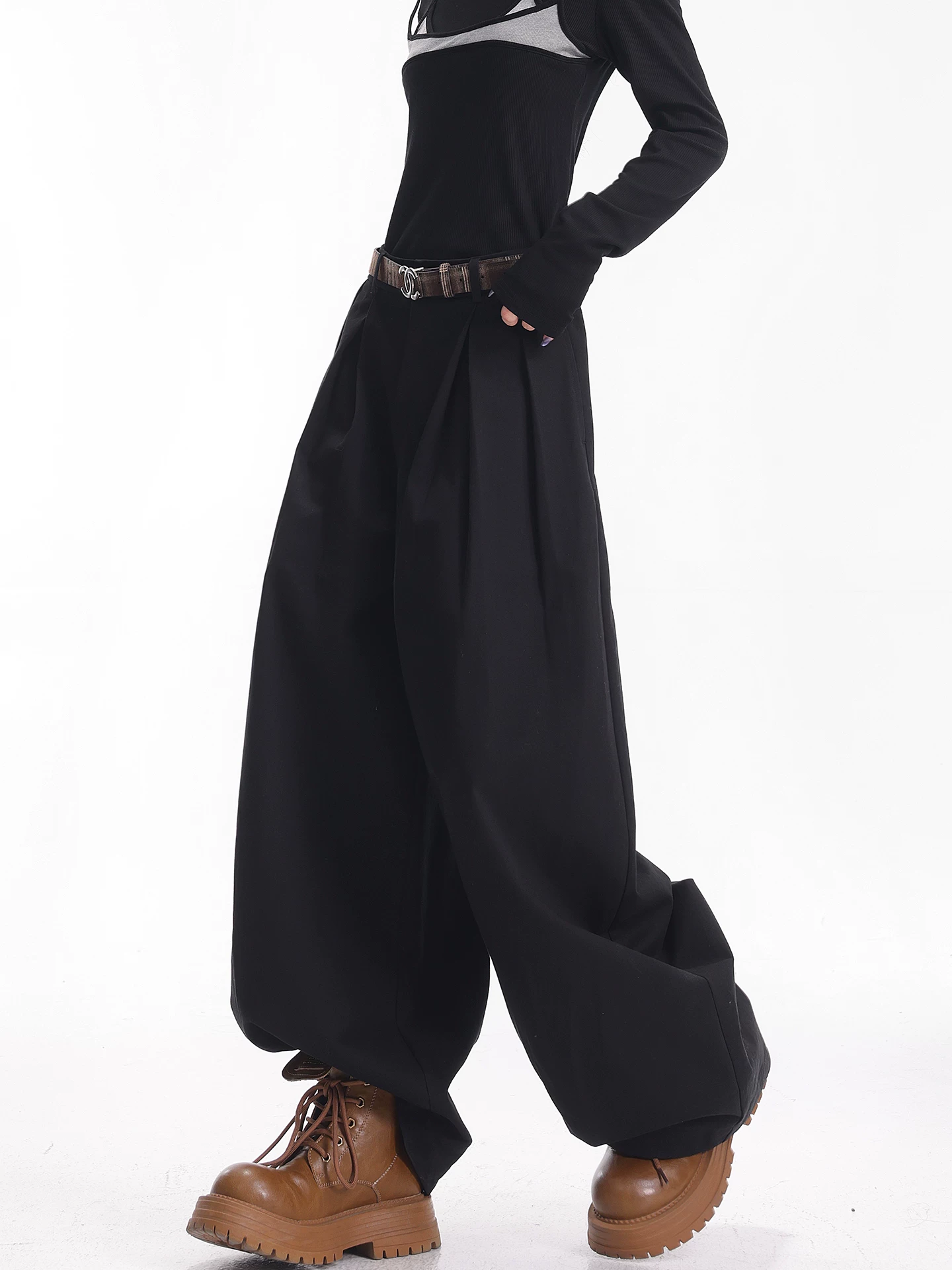 KEN STUDIO Quần tây ống rộng màu đen thu đông mới dành cho nữ với thiết kế xếp ly, quần ống rộng dáng suông và tôn dáng