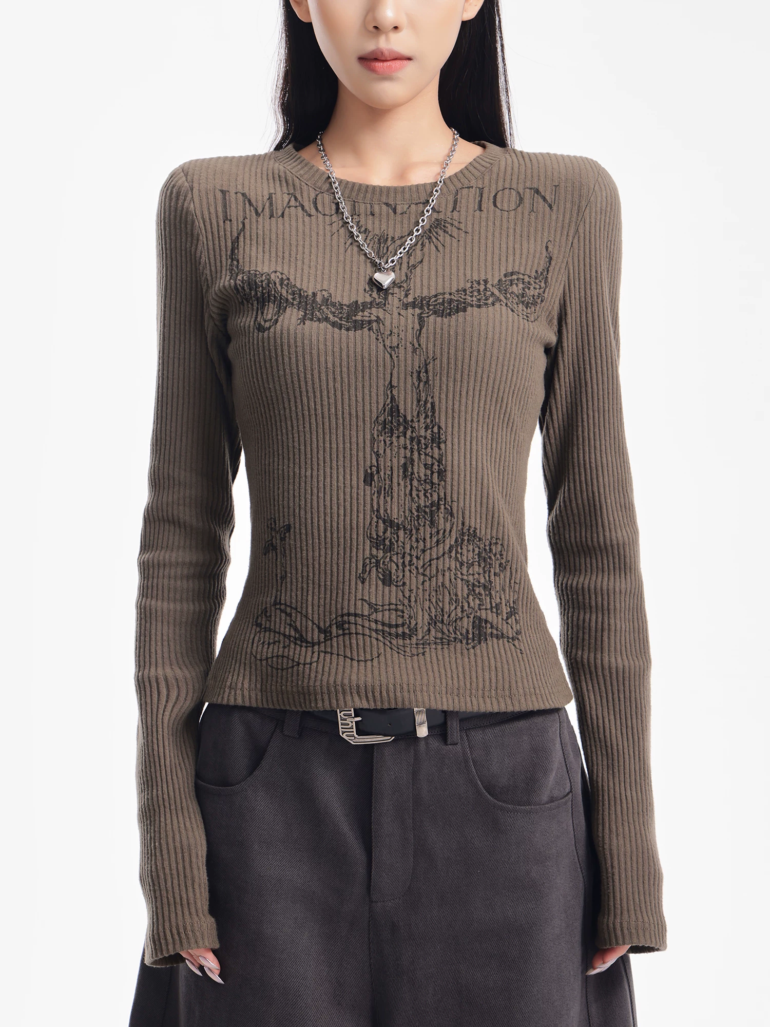 KEN STUDIO mùa thu đông mới màu xanh lá cây in hình áo dệt kim dài tay nữ cổ tròn ôm sát vai bên phải áo sơ mi đáy áo