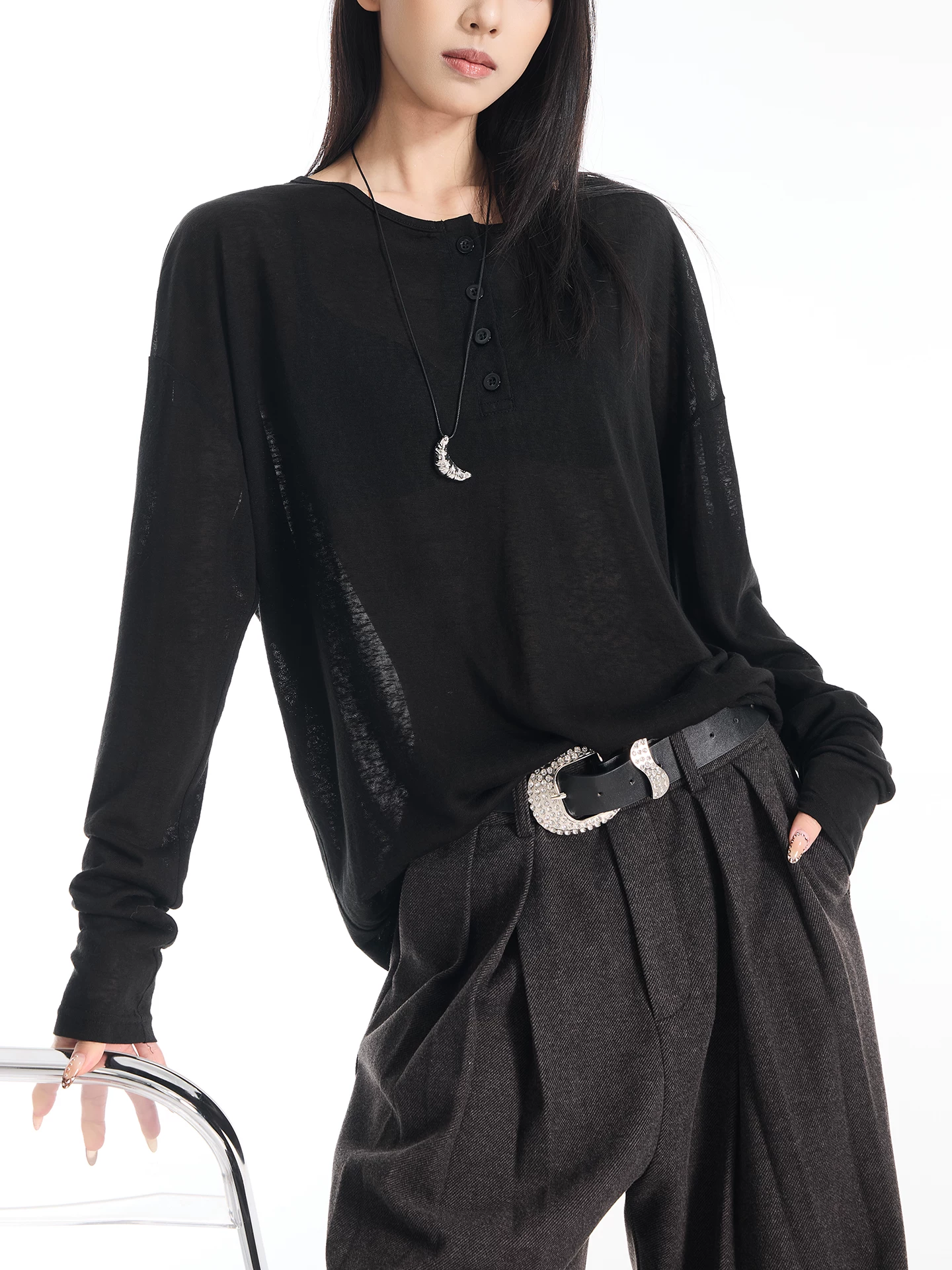 KEN STUDIO Xuân Thu Mới Màu Đen Cổ Henry Áo thun dài tay hơi lộn trộn Áo thun nữ dáng ôm vừa vặn Áo sơ mi cơ bản