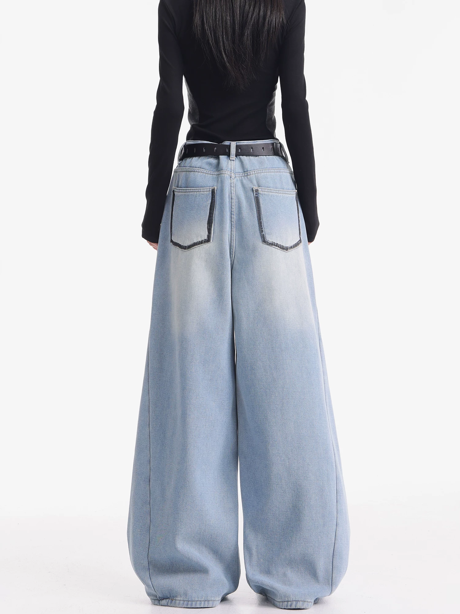 KEN STUDIO quần jean lót lông cừu dày màu xanh nhạt mới dành cho nữ mùa thu đông, quần ống rộng được thiết kế theo phong cách phối màu đã qua xử lý.