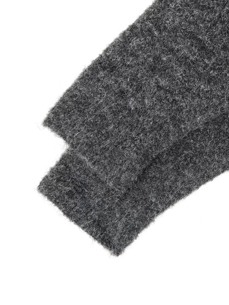 Bộ áo len dệt kim cổ V màu xám đậm thu đông mới của KEN STUDIO dành cho nữ, gồm áo dài tay rộng rãi và khăn quàng cổ, kiểu dáng thời trang