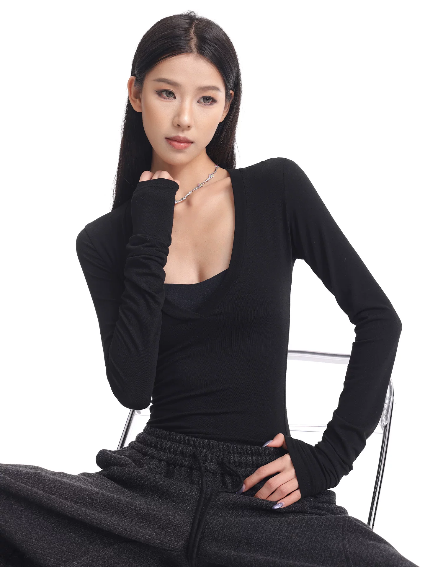 KEN STUDIO Áo thun dài tay cổ chữ V màu đen thu đông mới dành cho nữ, dáng ôm, áo lót đa năng, áo trong