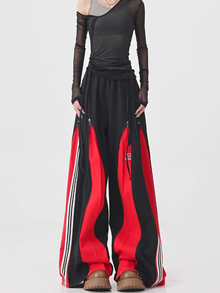 Quần thể thao chắp vá màu đỏ của KEN STUDIO dành cho nữ, quần ống rộng dài đến sàn kiểu cổ điển cổ điển