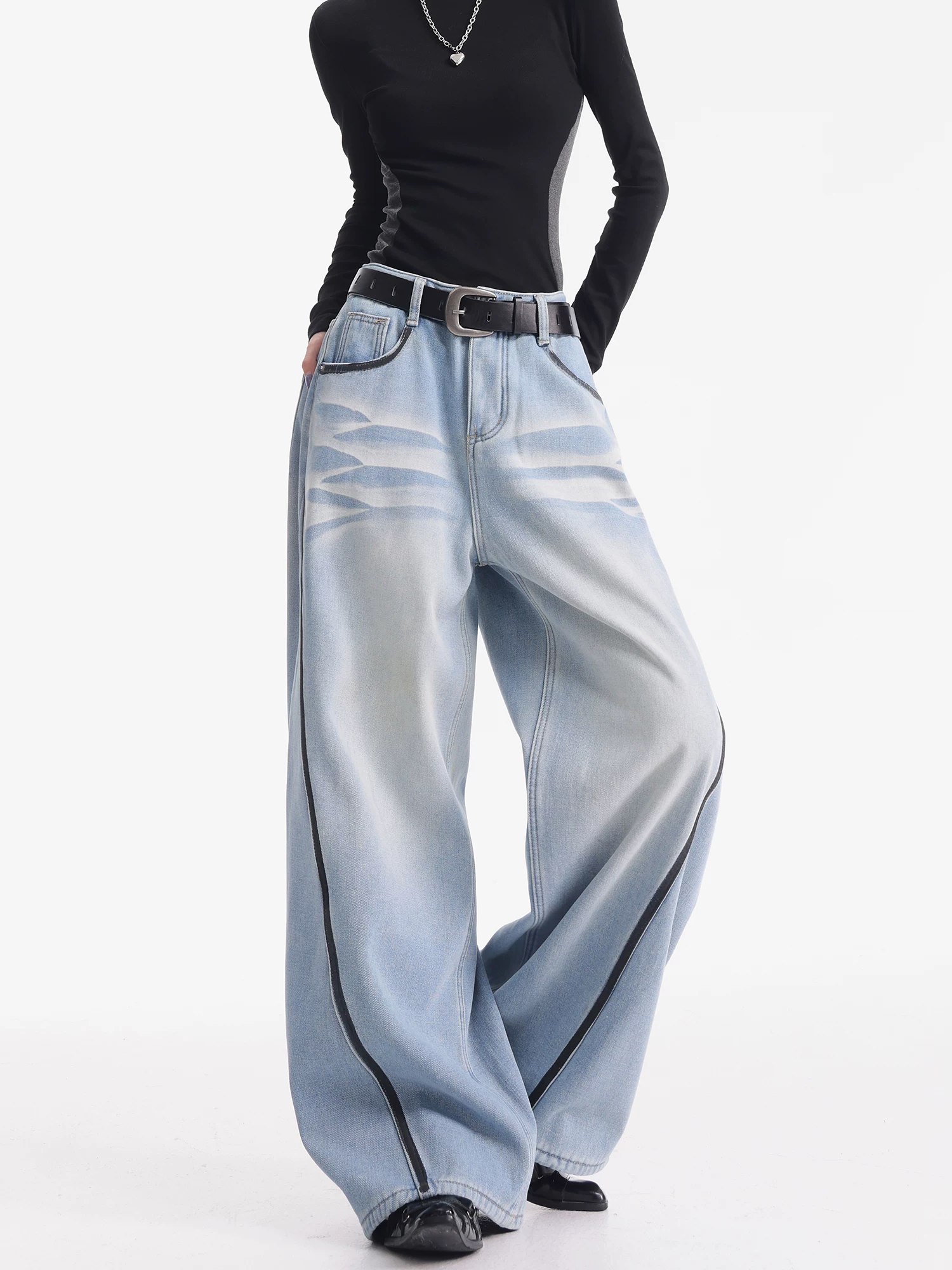 KEN STUDIO quần jean lót lông cừu dày màu xanh nhạt mới dành cho nữ mùa thu đông, quần ống rộng được thiết kế theo phong cách phối màu đã qua xử lý.