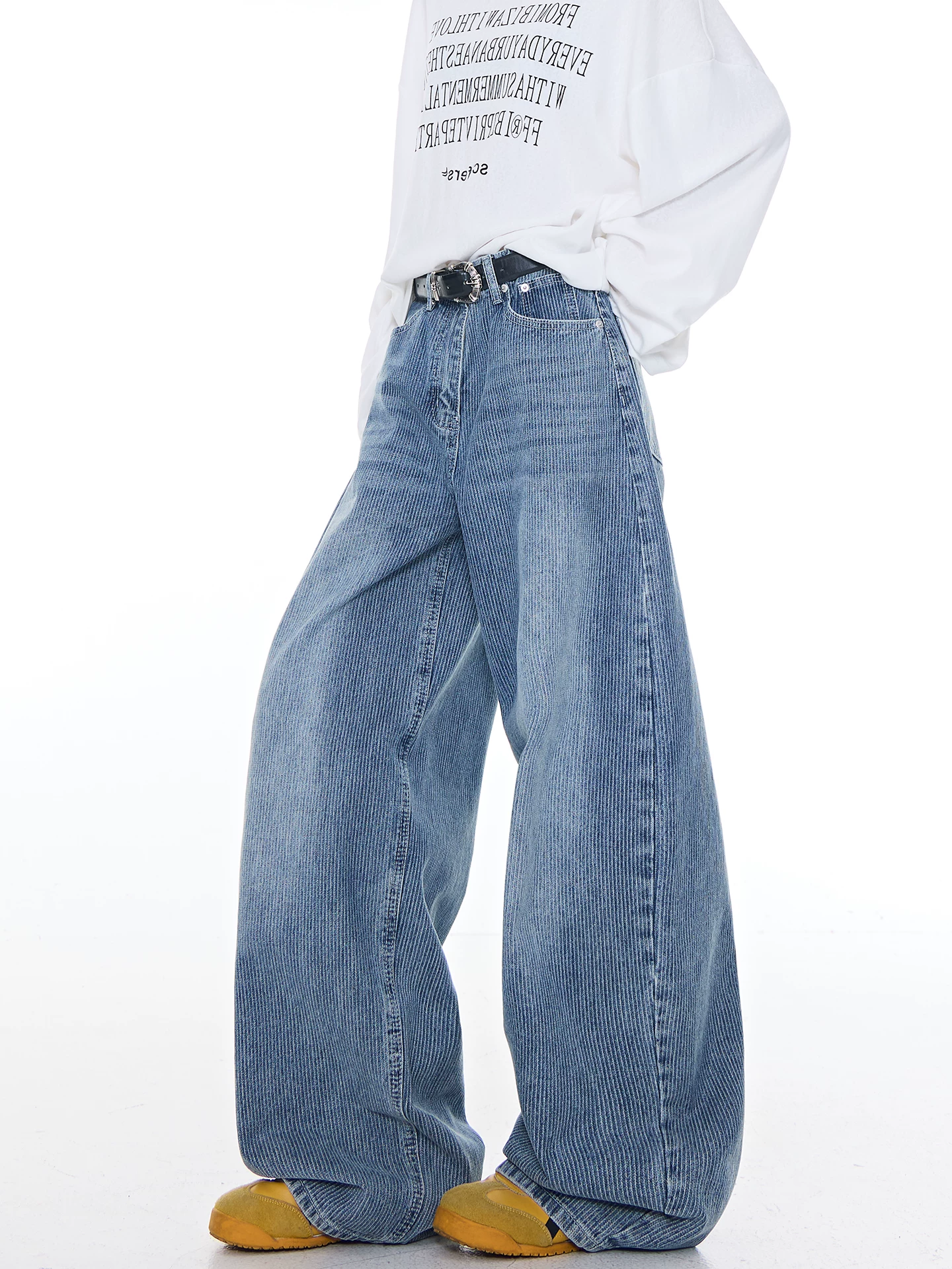 Quần jean kiểu Mỹ cổ điển có lót lông cừu mùa thu đông của KEN STUDIO dành cho nữ, quần ống rộng lưng cao dáng rộng.