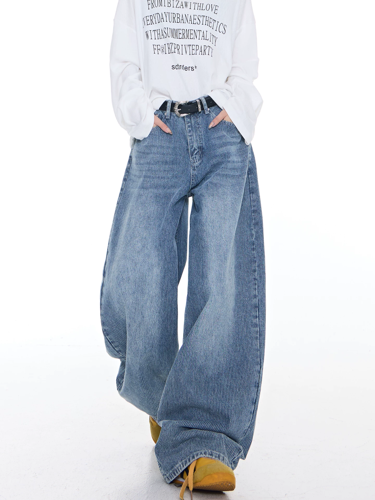 Quần jean kiểu Mỹ cổ điển có lót lông cừu mùa thu đông của KEN STUDIO dành cho nữ, quần ống rộng lưng cao dáng rộng.