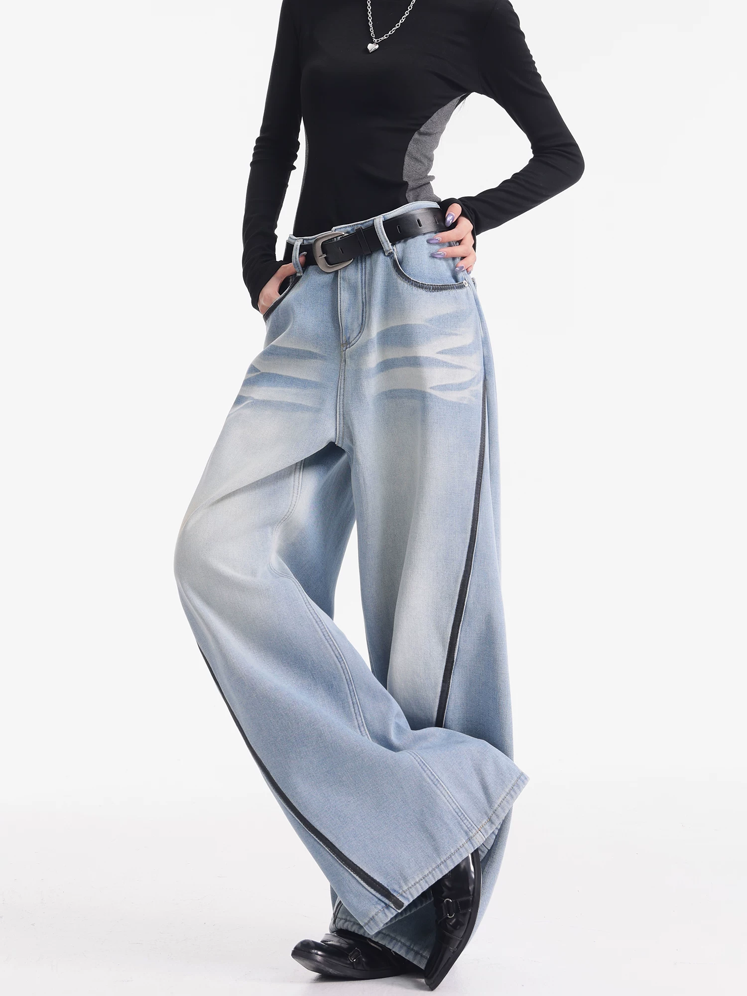 KEN STUDIO quần jean lót lông cừu dày màu xanh nhạt mới dành cho nữ mùa thu đông, quần ống rộng được thiết kế theo phong cách phối màu đã qua xử lý.