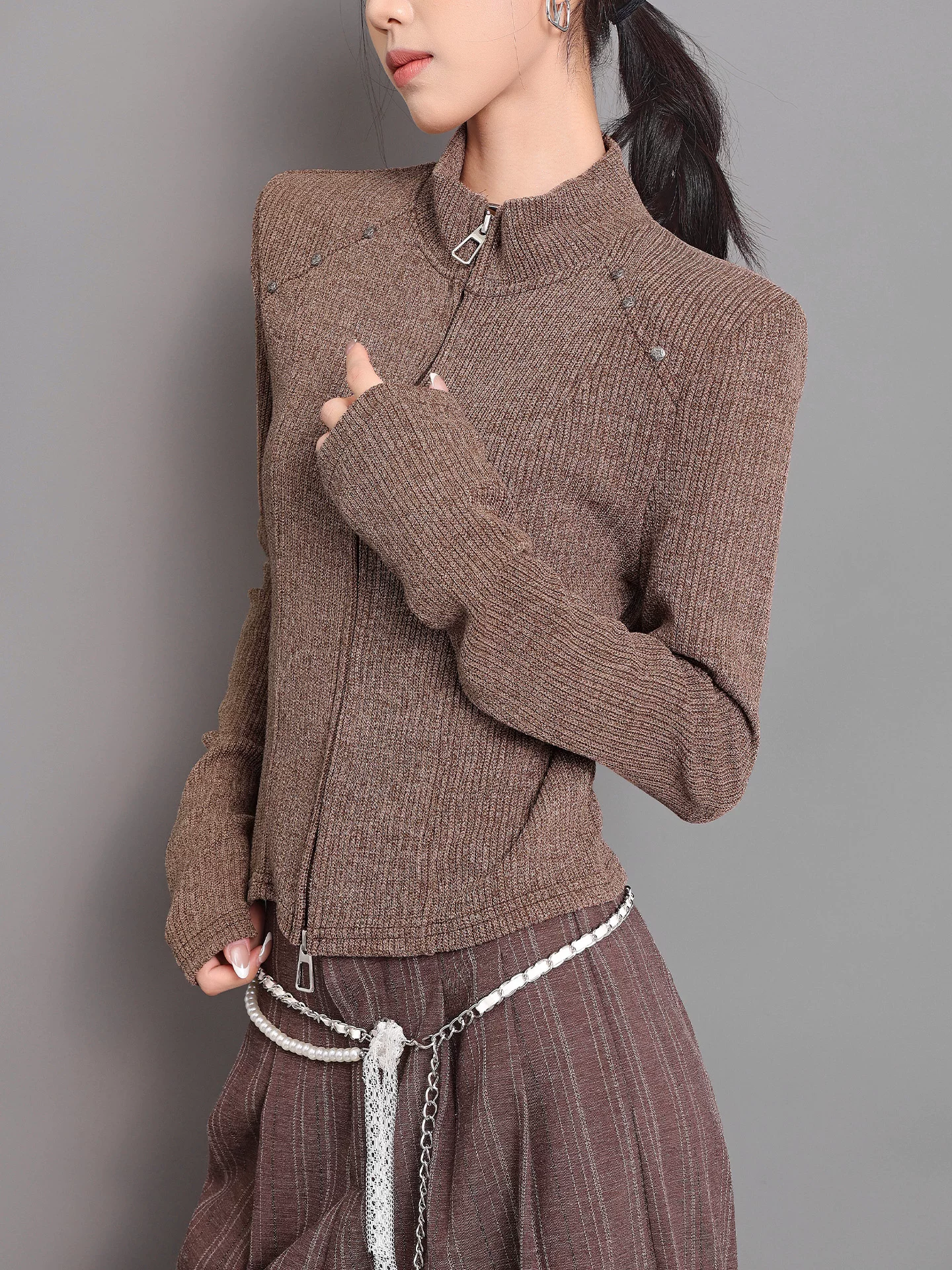 KEN STUDIO mùa xuân thu mới Áo dệt kim dài tay màu cà phê dành cho nữ, dáng ôm, kiểu dáng ngắn, áo kiểu giản dị