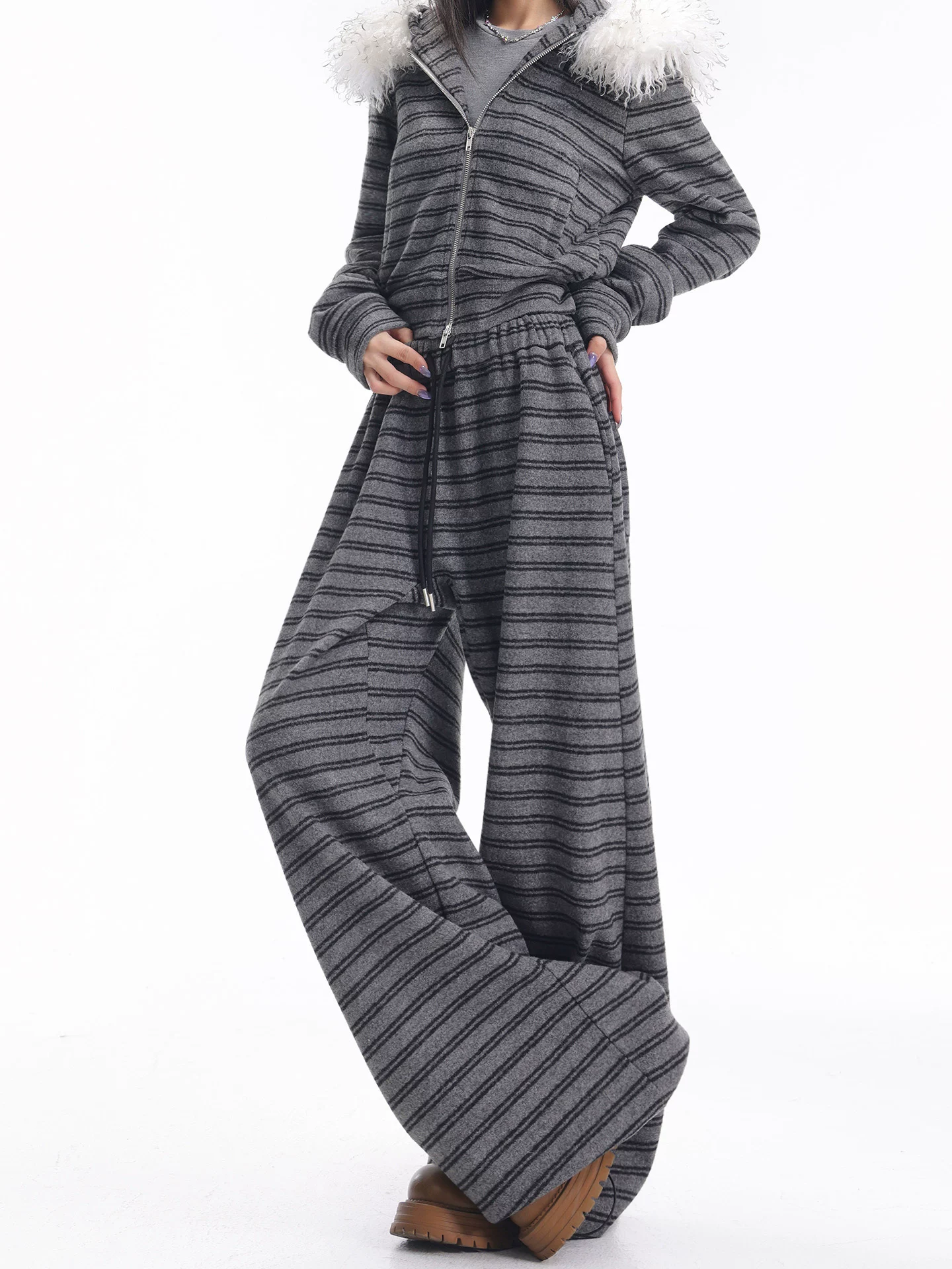 KEN STUDIO Bộ áo len sọc có mũ trùm đầu mùa thu đông dành cho nữ, áo khoác lông cừu dày và quần thể thao Bộ hai mảnh