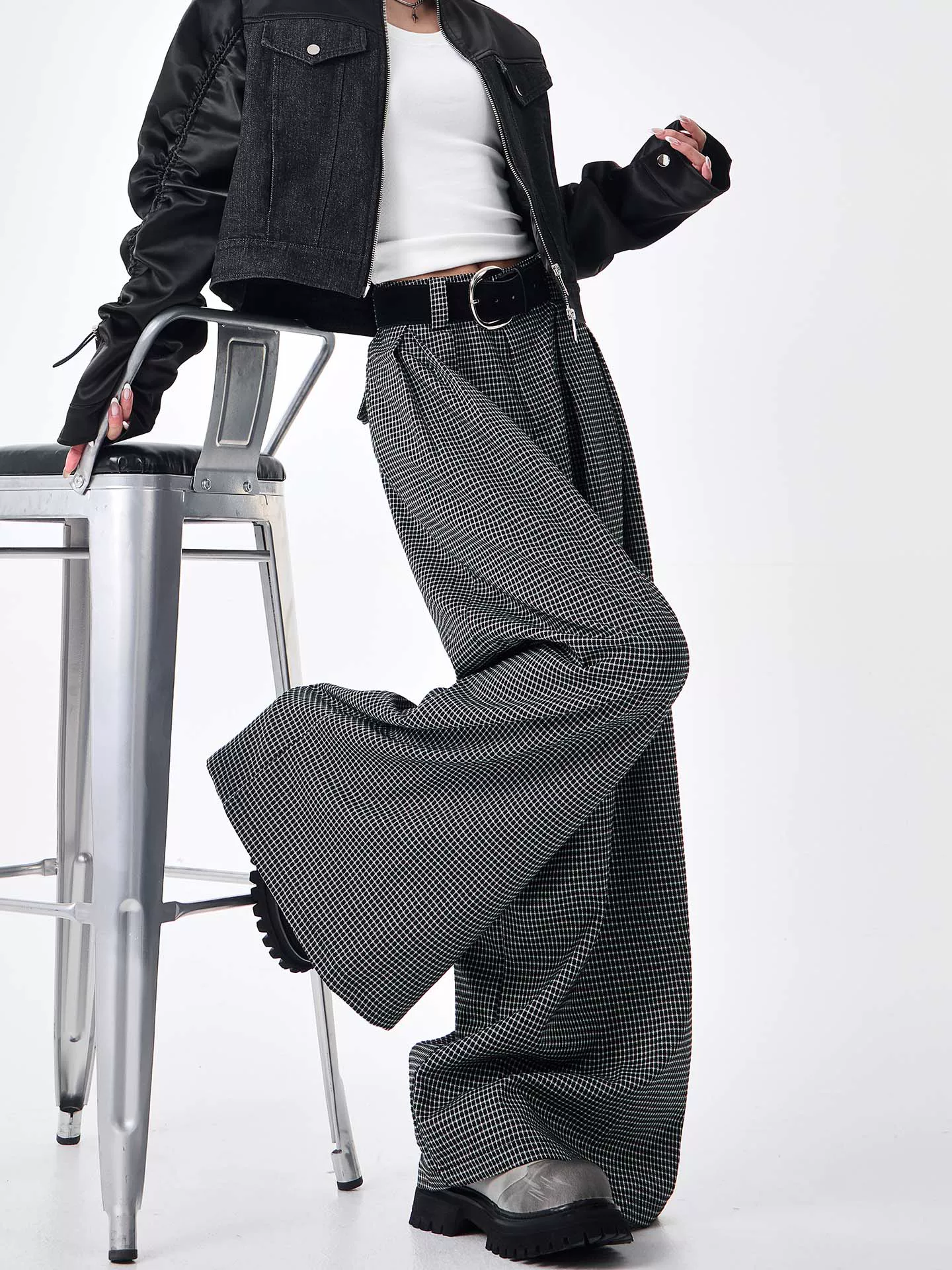 KEN STUDIO Quần kẻ sọc ống rộng màu đen mùa thu mới dành cho nữ với thiết kế màu sắc tương phản, quần thường ngày rộng rãi và tôn dáng