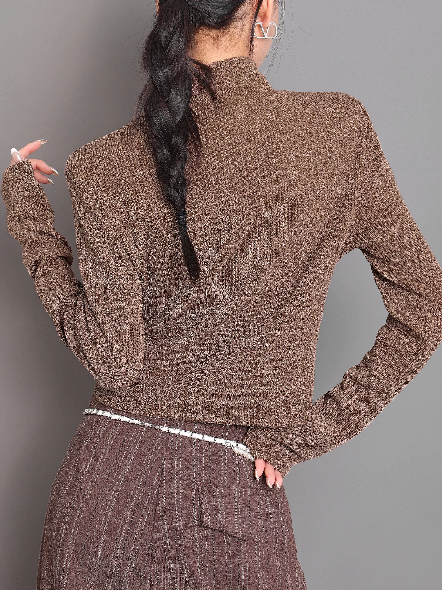 KEN STUDIO mùa xuân thu mới Áo dệt kim dài tay màu cà phê dành cho nữ, dáng ôm, kiểu dáng ngắn, áo kiểu giản dị