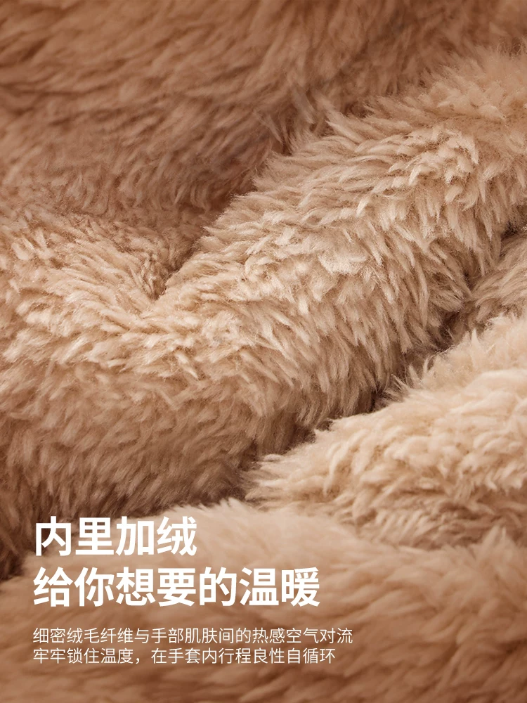 Găng tay trẻ em giữ ấm và dày dặn trong mùa đông khi đi xe đạp ngoài trời. Bé trai và bé gái từ 5-10 tuổi có thể trượt tuyết và chơi trên tuyết để tránh bị lạnh và nước bắn tung tóe.