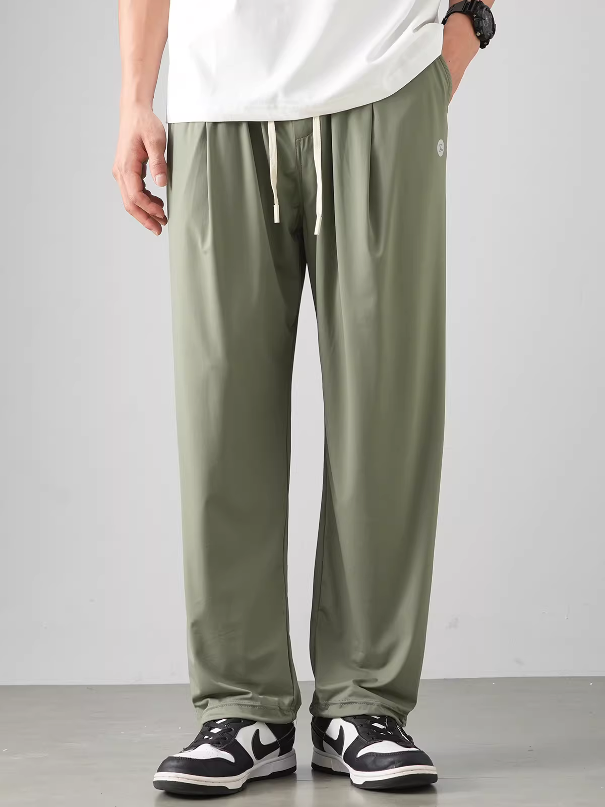 Quần thể thao nam chất liệu vải lụa đá mát lạnh, kiểu dáng xu hướng hè 2024, mỏng nhẹ, nhanh khô, rộng rãi, dáng thẳng, dài.