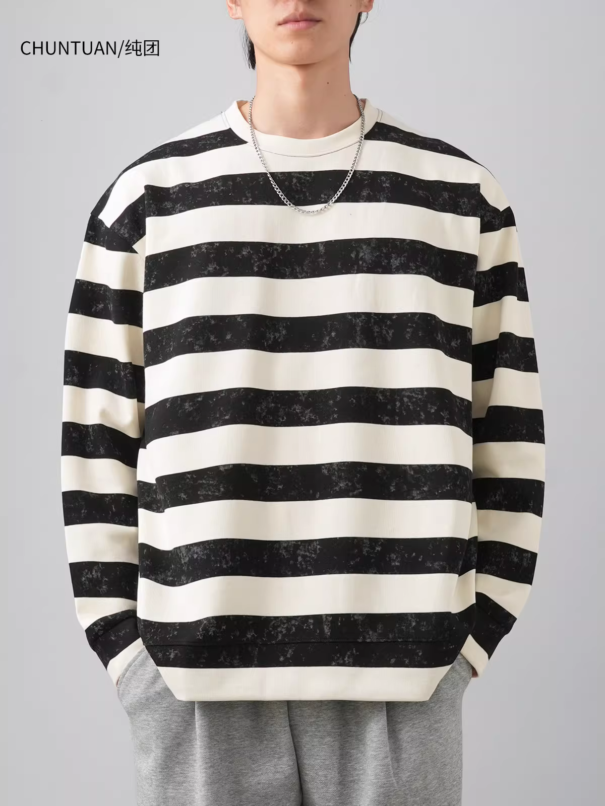 Áo thun nỉ cổ tròn kẻ sọc dày dặn, mẫu mới thu đông 2024, thương hiệu thời thượng, áo khoác dài tay không mũ kiểu vintage, họa tiết batik cũ kỹ