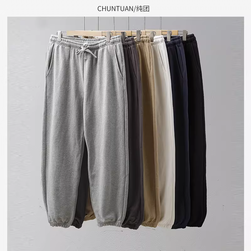 Quần thể thao nam chất liệu cotton nguyên chất, kiểu dáng rộng rãi phong cách Mỹ, thích hợp cho mùa thu đông, lót lông cừu và dày dặn, màu xám, phong cách thể thao giản dị.