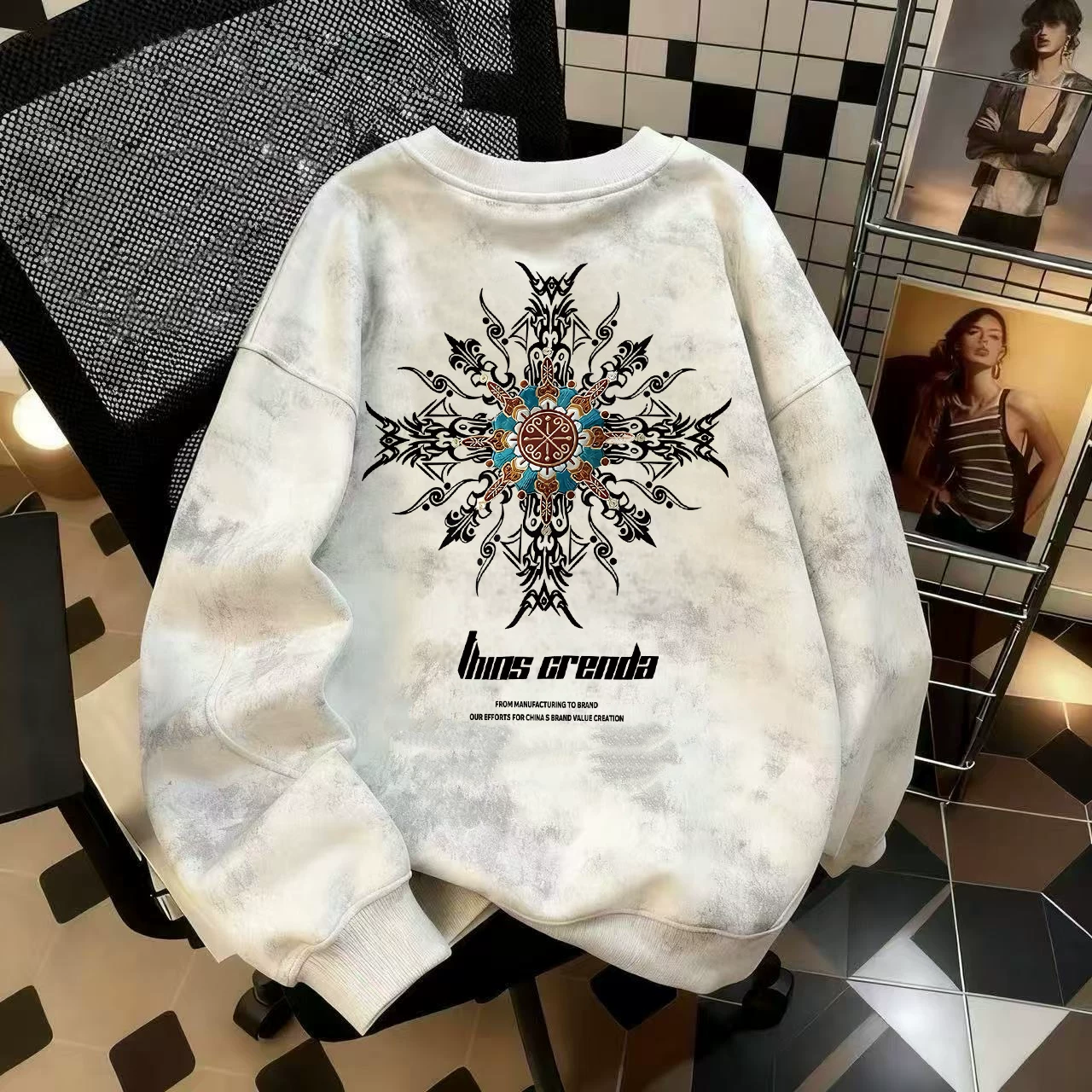 Áo thun nỉ cổ tròn dáng rộng phong cách Trung Quốc mới, in tie-dye, lót lông cừu, mùa thu đông, hàng xuất khẩu, giá rẻ