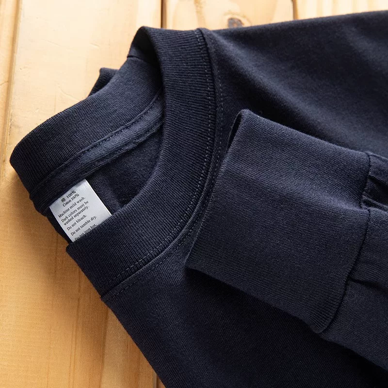 Đồ xuất khẩu dư thừa ~ Áo thun dài tay cơ bản, chất liệu dày dặn, màu xanh navy, kiểu dáng rộng rãi và đơn giản, đã được cắt mác.
