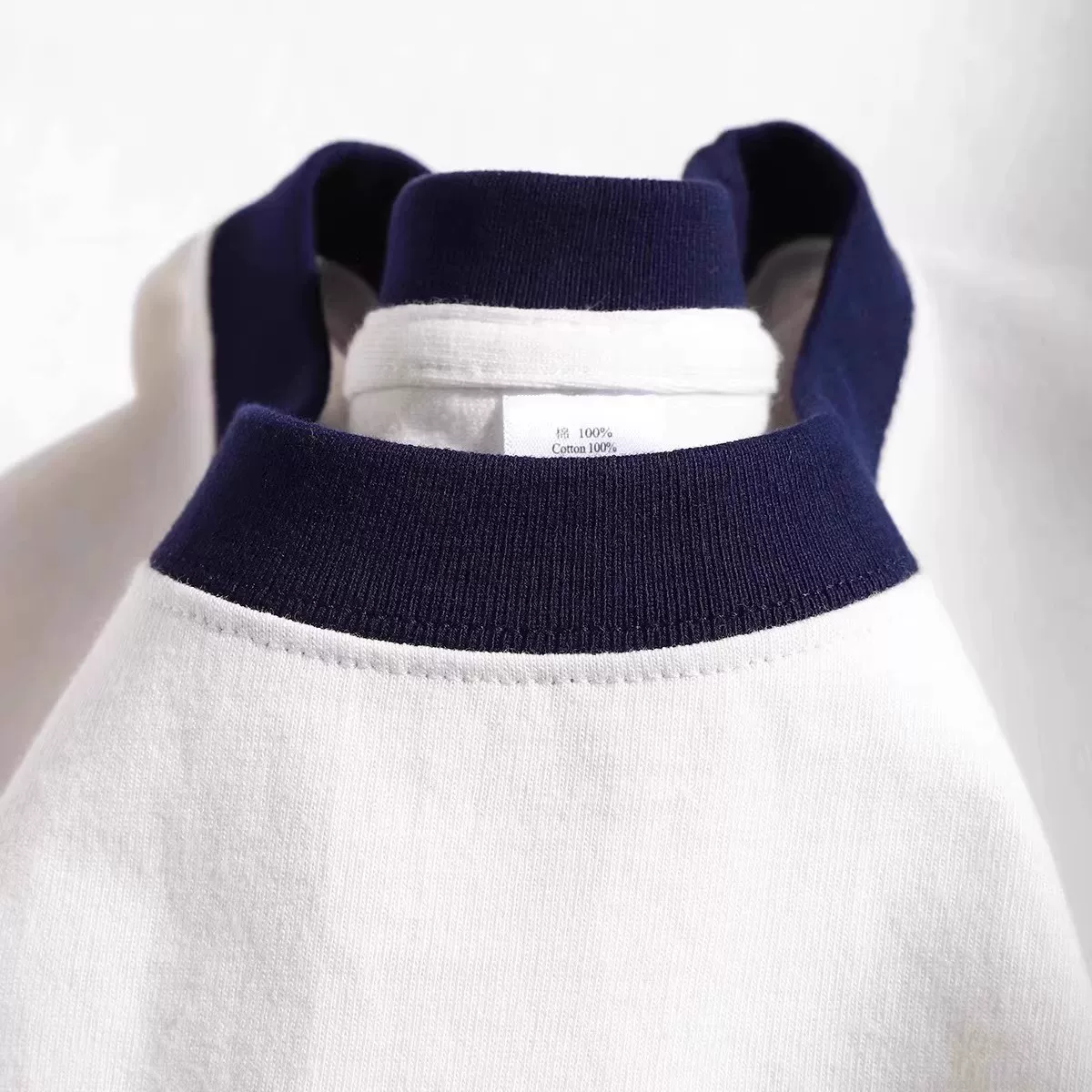 Áo thun nữ tay ngắn in họa tiết, kiểu dáng mới phối màu, đơn giản và đa năng, hàng xuất khẩu thanh lý, giá rẻ.