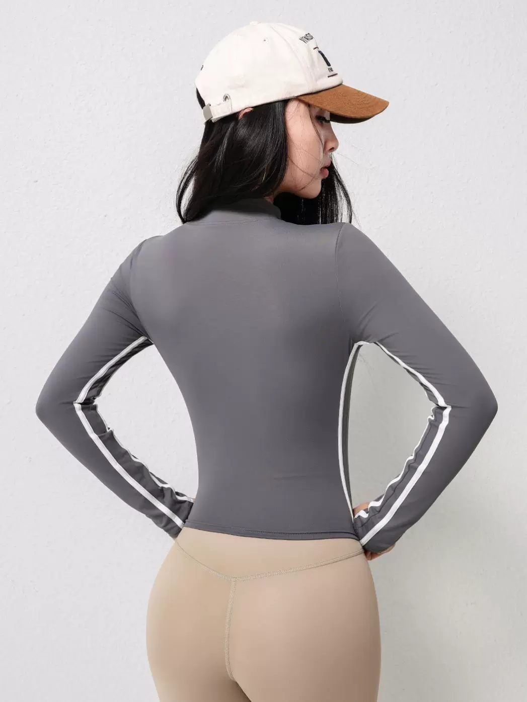 Áo khoác thể thao Jiumai Yipin co giãn cao, thoáng khí, mặc tập yoga, sọc cổ điển, tập chạy bộ, tập thể dục, dài tay dành cho nữ mùa thu đông.