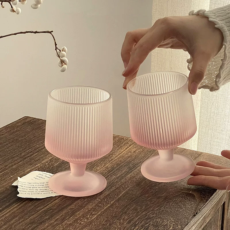 Ly thủy tinh ngắn sọc hồng nhạt, thẩm mỹ cao, ly nước uống gia dụng, ly pha chế cocktail.