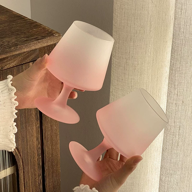 Ly thủy tinh cao màu hồng nhạt kiểu Pháp, ly cocktail sâm panh cao cấp, ly uống nước thiết kế sang trọng.