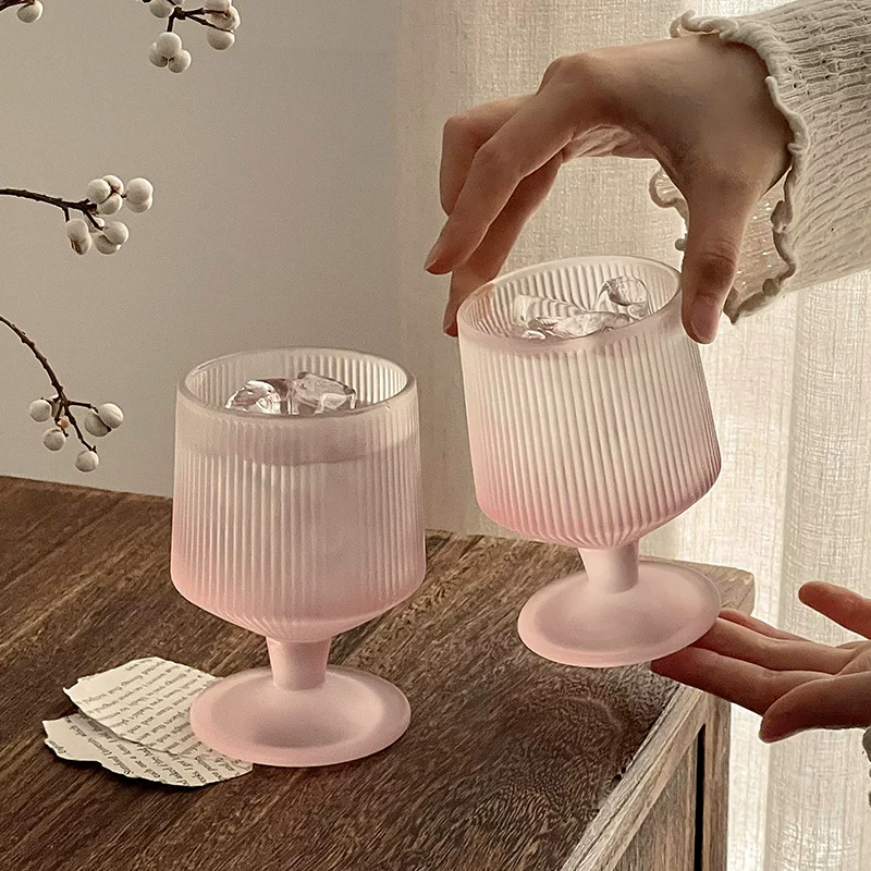 Ly thủy tinh ngắn sọc hồng nhạt, thẩm mỹ cao, ly nước uống gia dụng, ly pha chế cocktail.