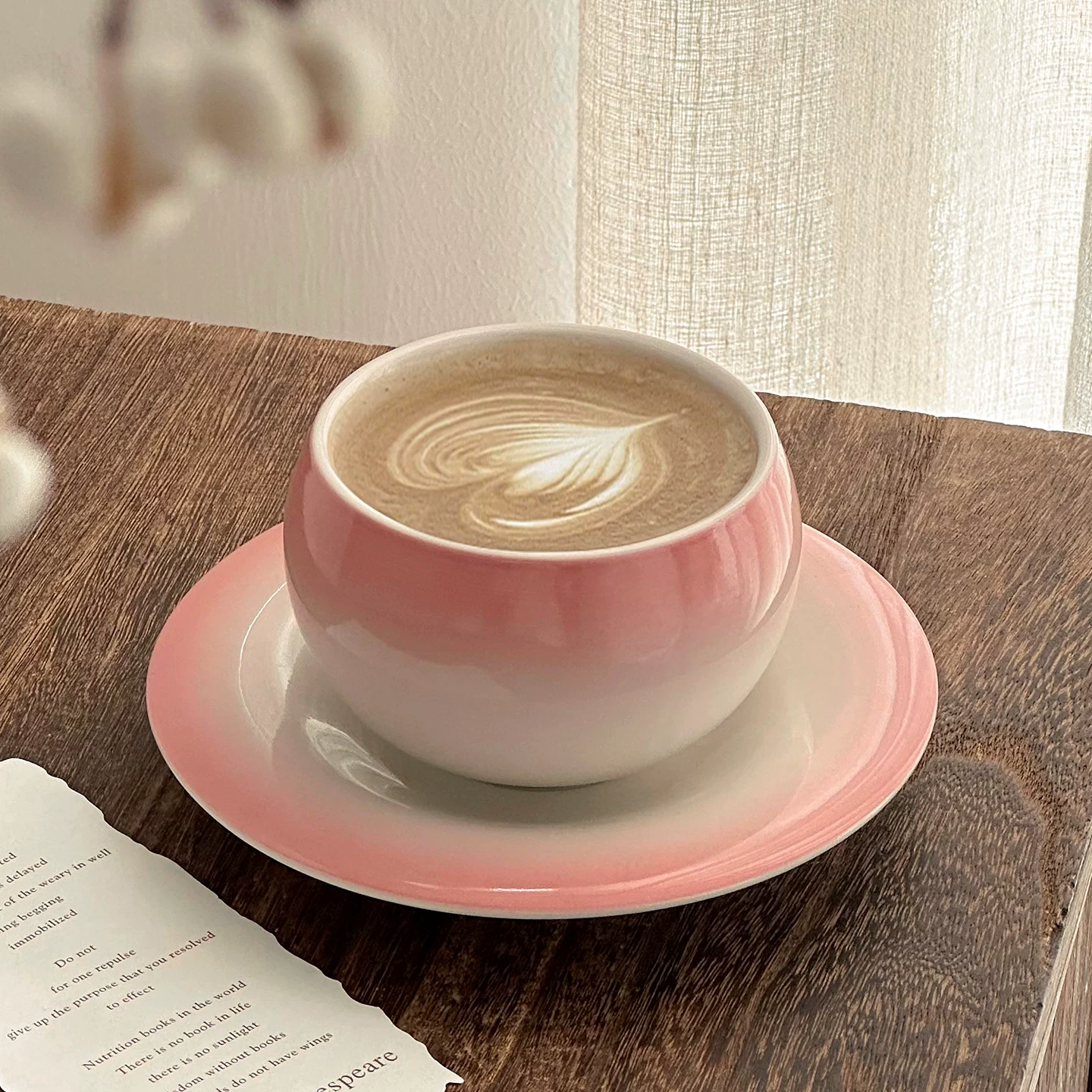 Tách cà phê hình quả trứng màu hồng gradient, tách latte bằng gốm, tách đặc biệt dành cho nghệ thuật latte, tách tròn nhỏ cầm tay, bộ tách và đĩa cao cấp