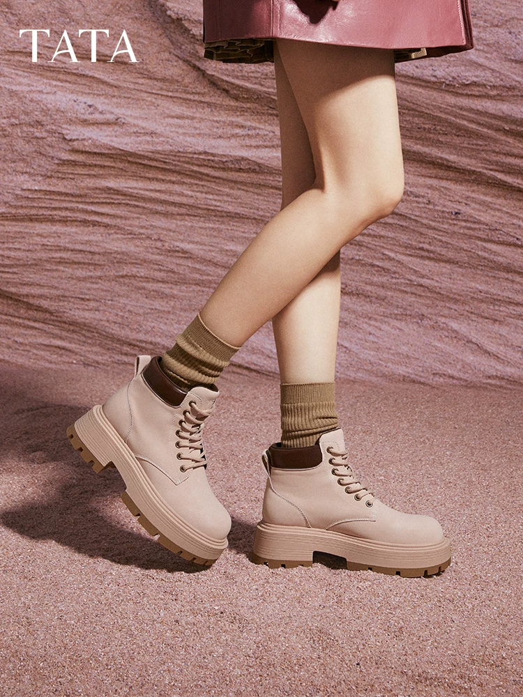 Giày bốt Martin đế dày kiểu cổ điển TATA Giày bốt công sở nữ cỡ lớn màu vàng Giày bốt ngắn mùa đông màu nâu mẫu mới CCL01DD4