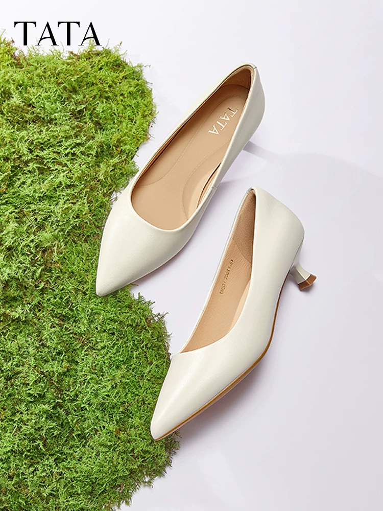 Giày cao gót trắng TATA dành cho nữ, giày đế bệt, giày công sở thanh lịch đi làm, mẫu mới mùa xuân UMS01AQ5