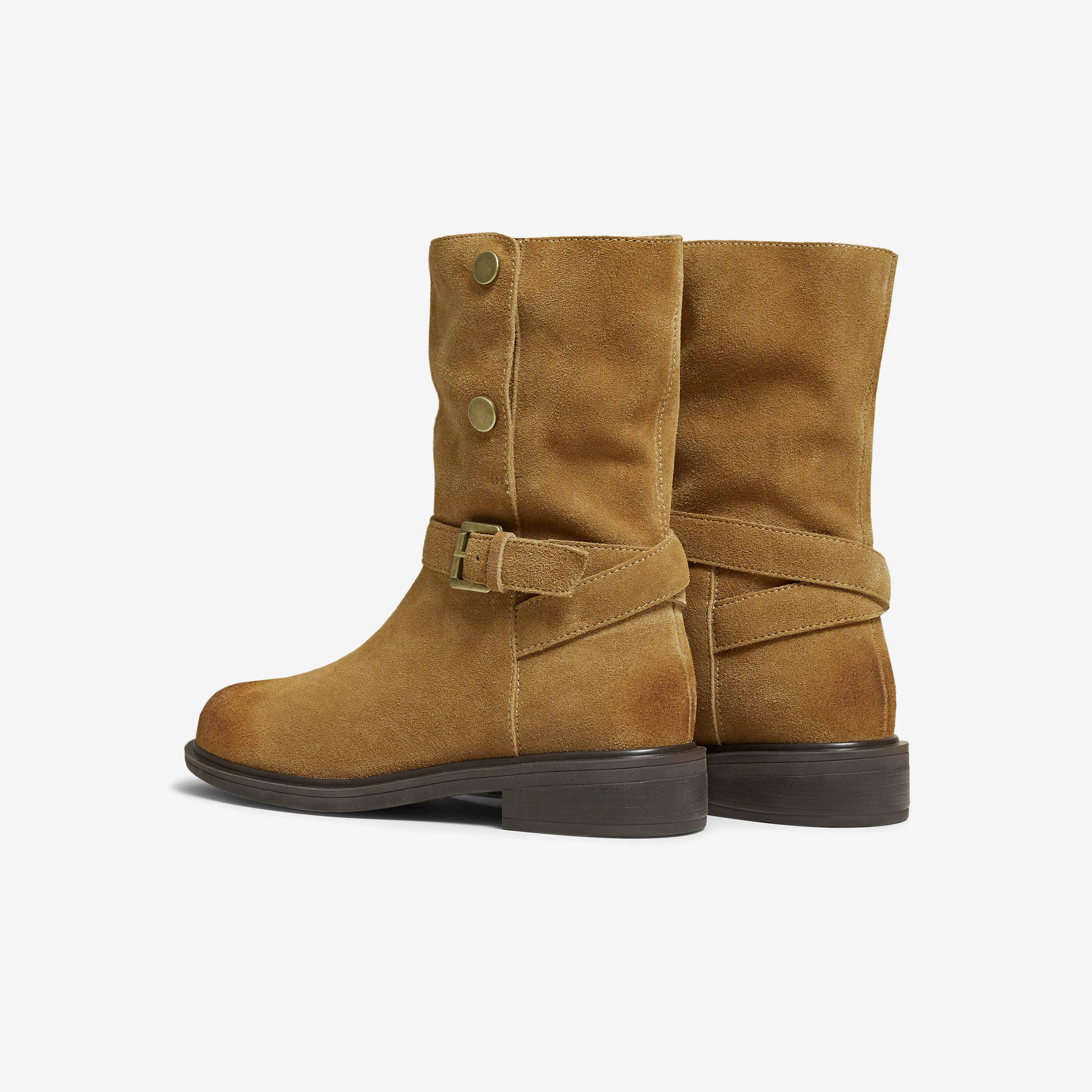 Giày Bốt Nữ TATA Mùa Đông 2025 Giày Bốt Thời Trang Đa Năng Mới Giày Bốt Thông Thường Giày Bốt Ngắn Kiểu Tây CKL02DS5