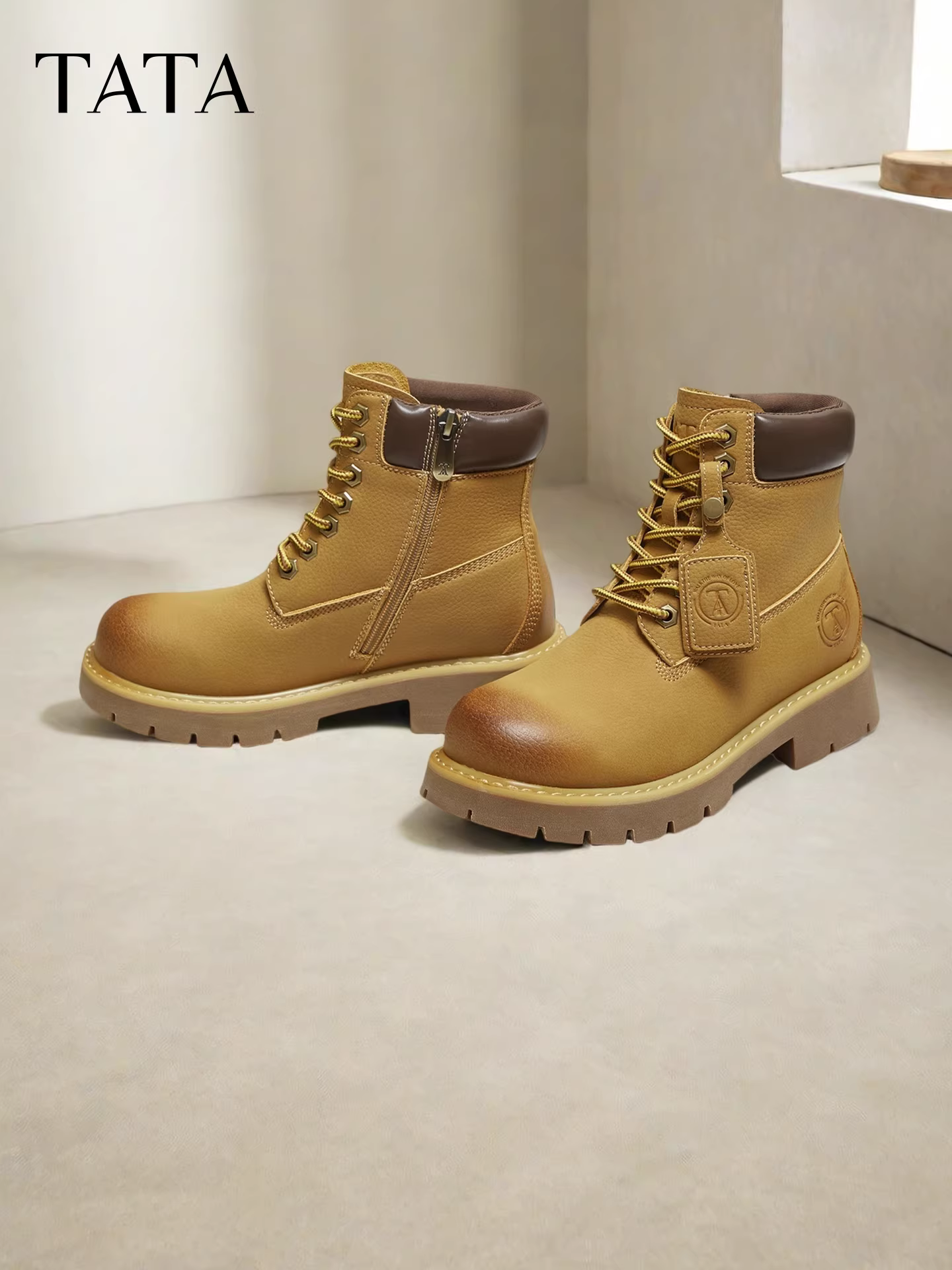 Giày bốt phương Tây TATA Giày bốt nữ màu vàng Giày bốt Martin mùa đông 2025 có lông cừu Giày bốt ngắn Giày bốt đi làm CF502DD5
