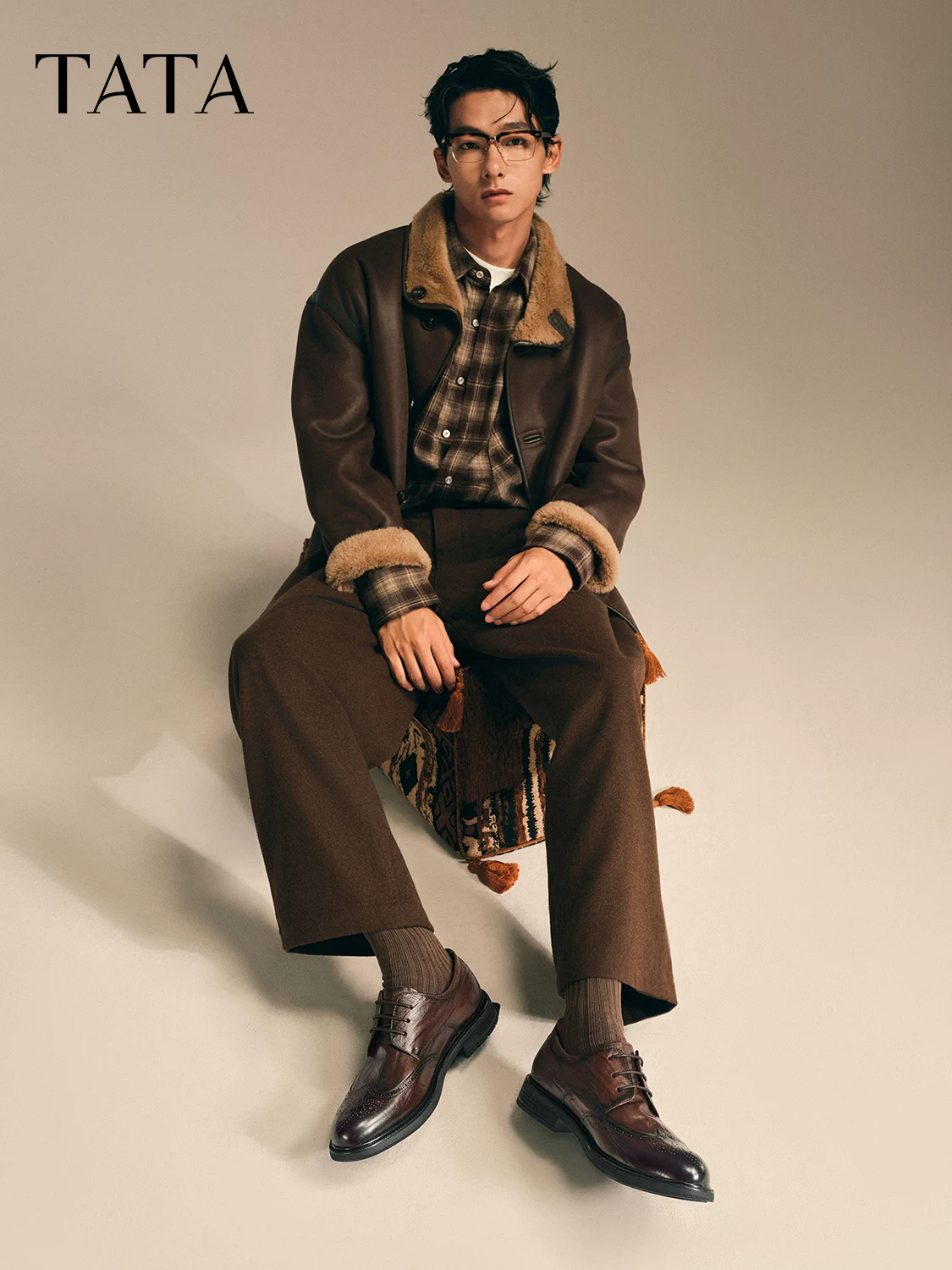 Giày nam TATA 2025 mới mùa đông cùng phong cách màu trơn thoải mái đa năng giày da nam thông thường VNL01CM5