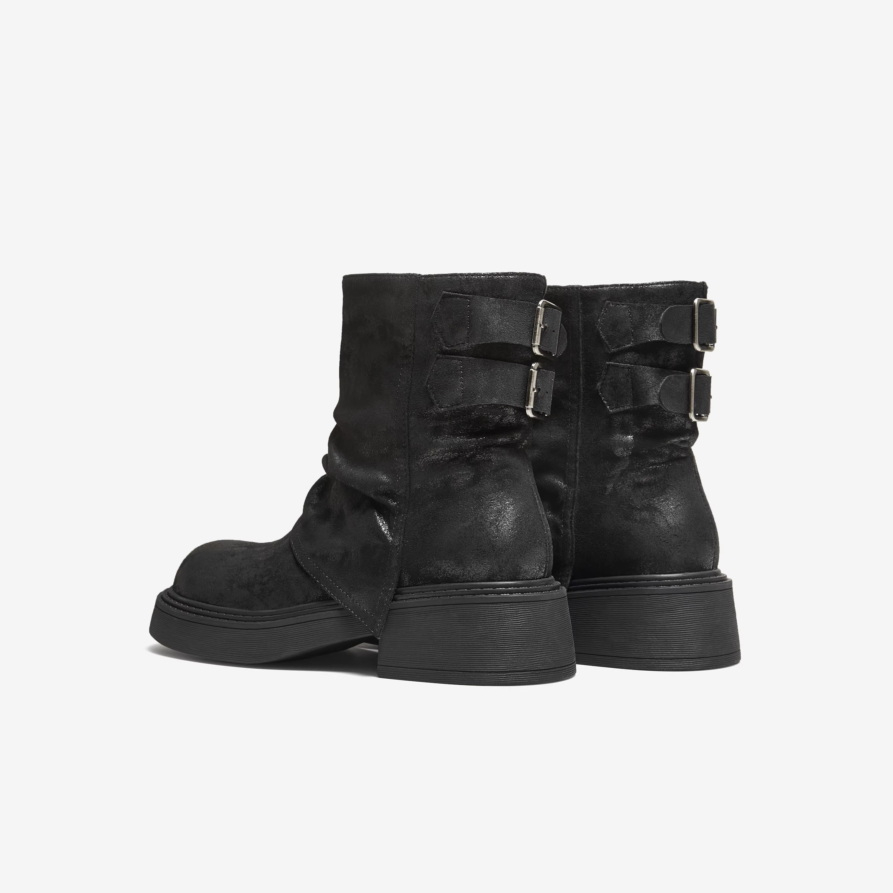 Giày Bốt Nữ TATA 2025 Giày Bốt Thời Trang Mùa Đông Giày Bốt Đa Năng Giày Bốt Đế Chunky Màu Đen CHU01DZ5