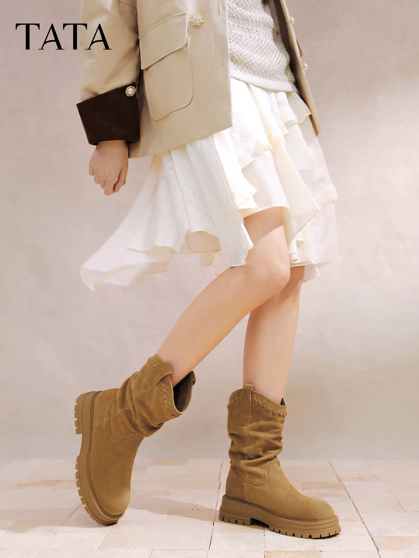Giày bốt mới TATA Himeno Sweetheart 2025 có lớp lót lông mềm, kiểu dáng phương Tây, màu vàng xếp tầng thời trang CHT01DS5