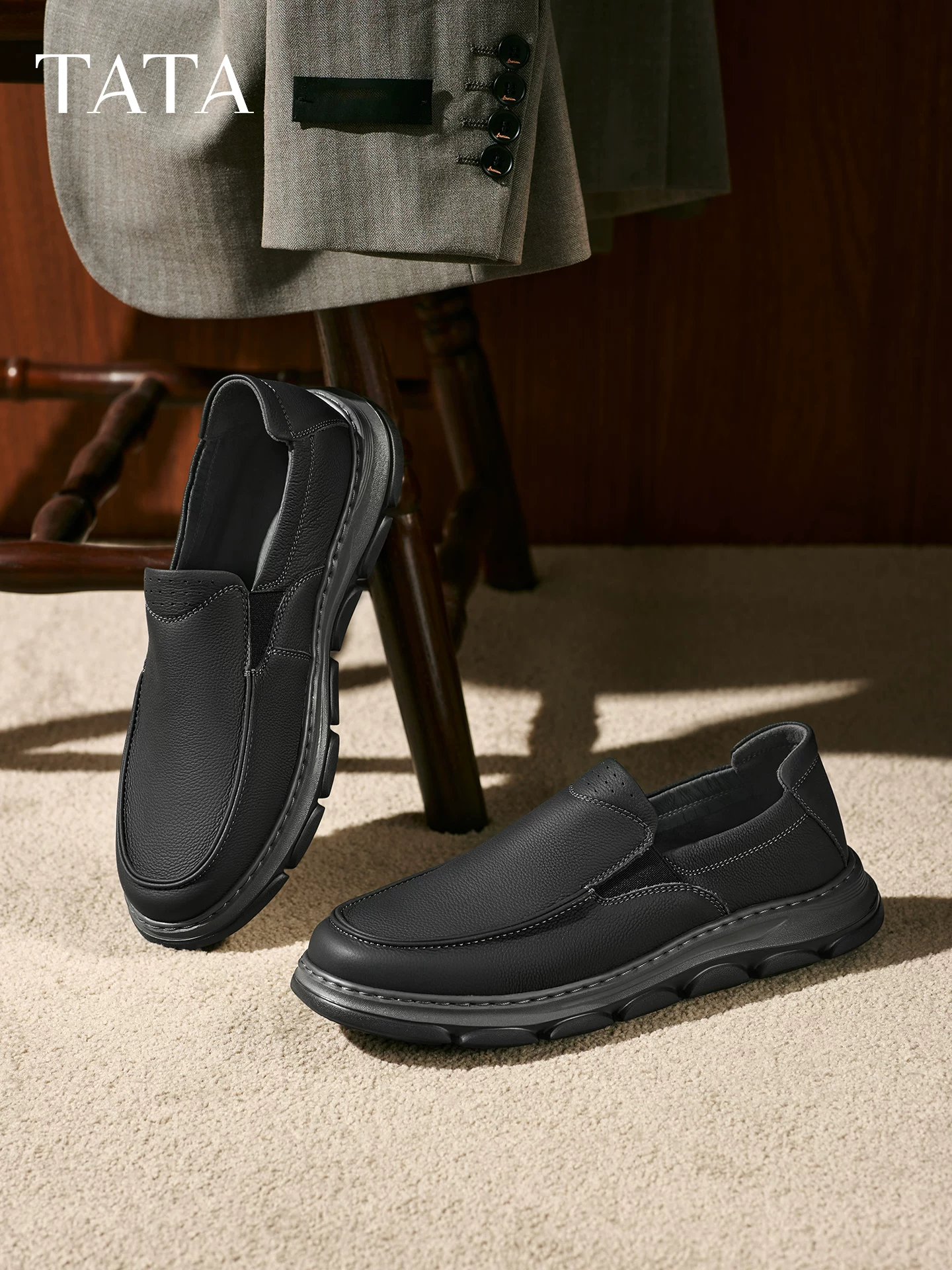 Giày nam TATA mùa đông 2025 kiểu đơn giản, dễ mang, giày da công sở, giày đen lịch sự 299D9CM5