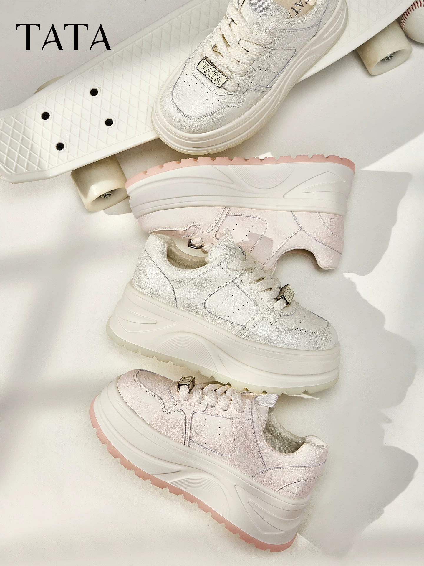 Giày nữ TATA 2025 Giày trắng mới Giày thể thao đa năng Giày thường Giày đế dày Tăng chiều cao CP202CM5