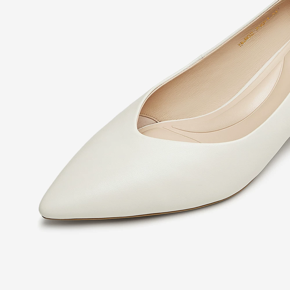 Giày nữ TATA 2025 kiểu Pháp mới, mũi nhọn, gót cao, gót thô, màu trắng, giày đơn, đi làm, chất liệu da cừu