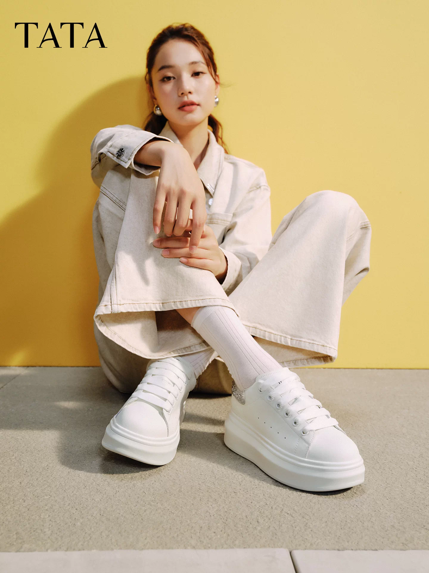 TATA giày trắng của anh ấy/cô ấy 2025 giày thời trang mới kiểu giản dị giày thể thao nữ đế dày giày đế dày WU507CM5