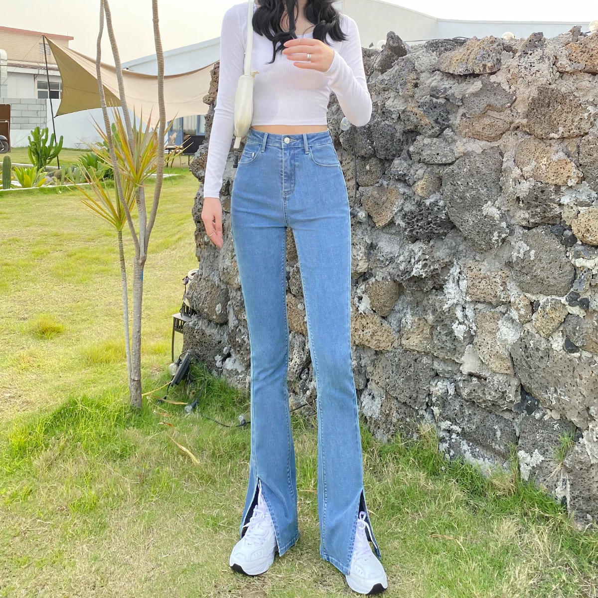 Quần jeans nữ cạp cao co giãn, có xẻ tà, ôm dáng, tôn dáng, kiểu mới xuân thu 2025, màu sáng, dài chạm sàn, dáng hơi loe